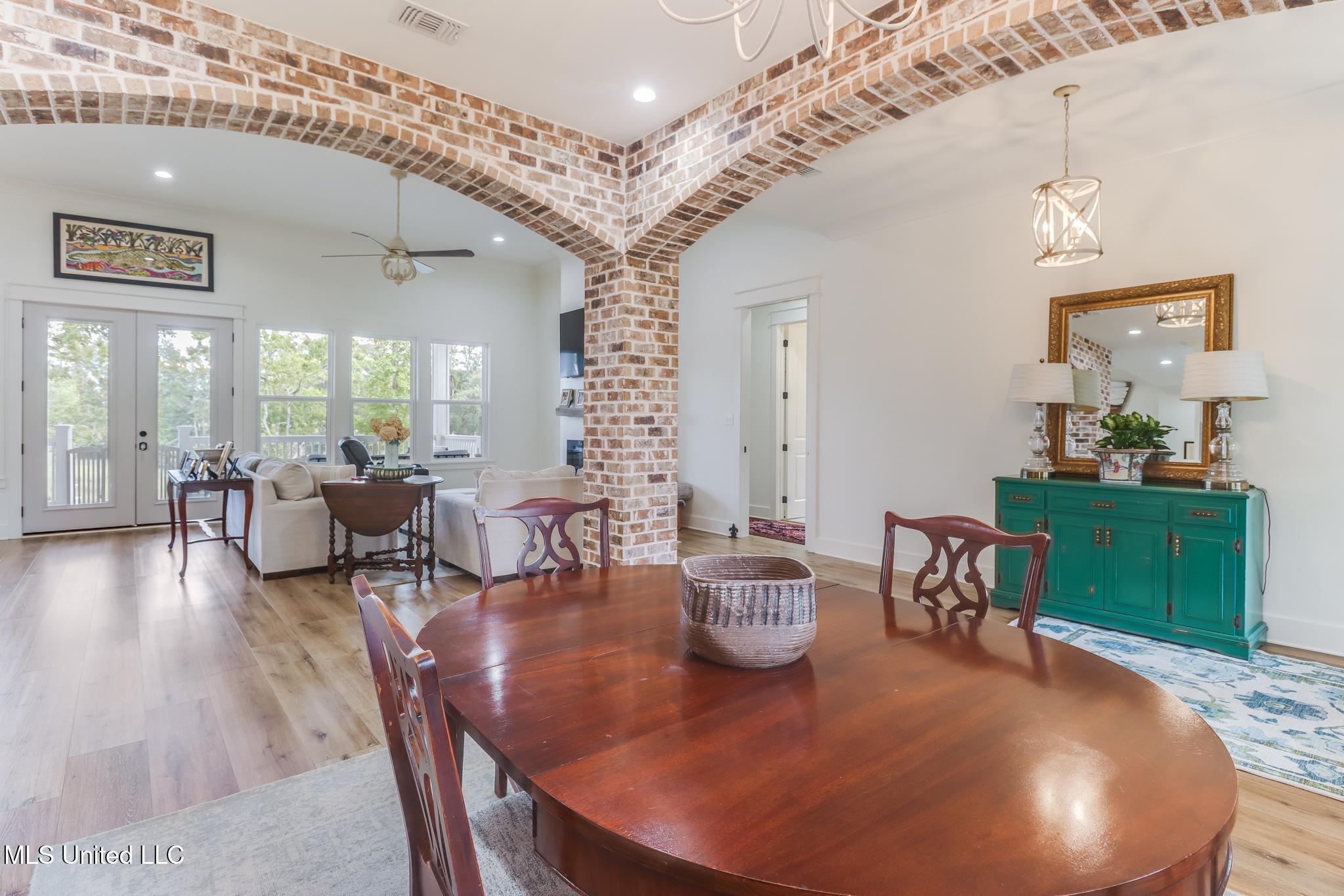 633 Savannah Estates Boulevard Property Photo 7