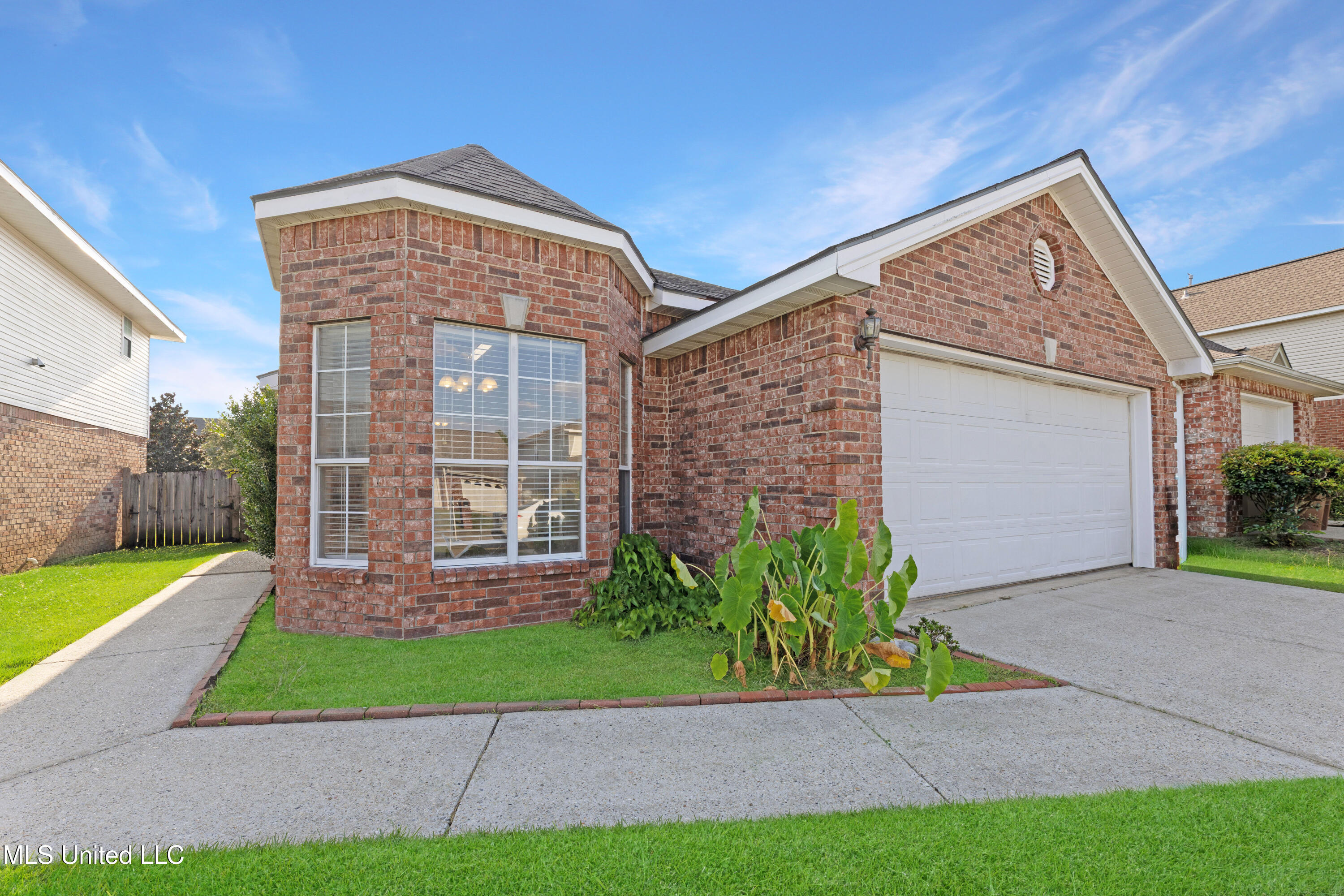 19457 W Lake Village Drive Property Photo 1