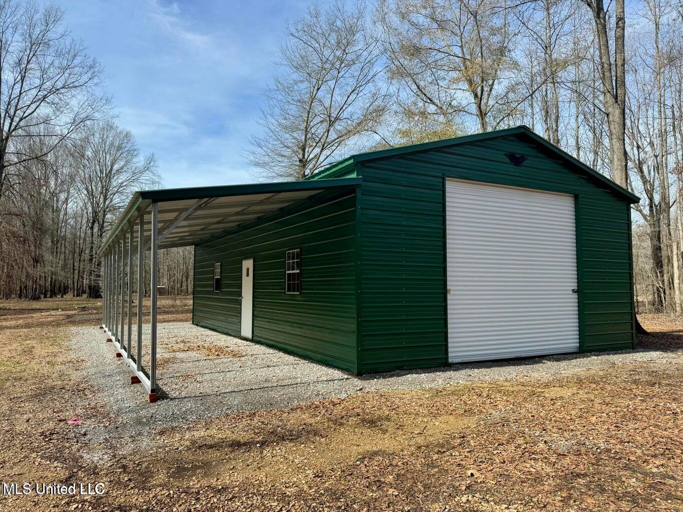 Putnam Road Property Photo 5