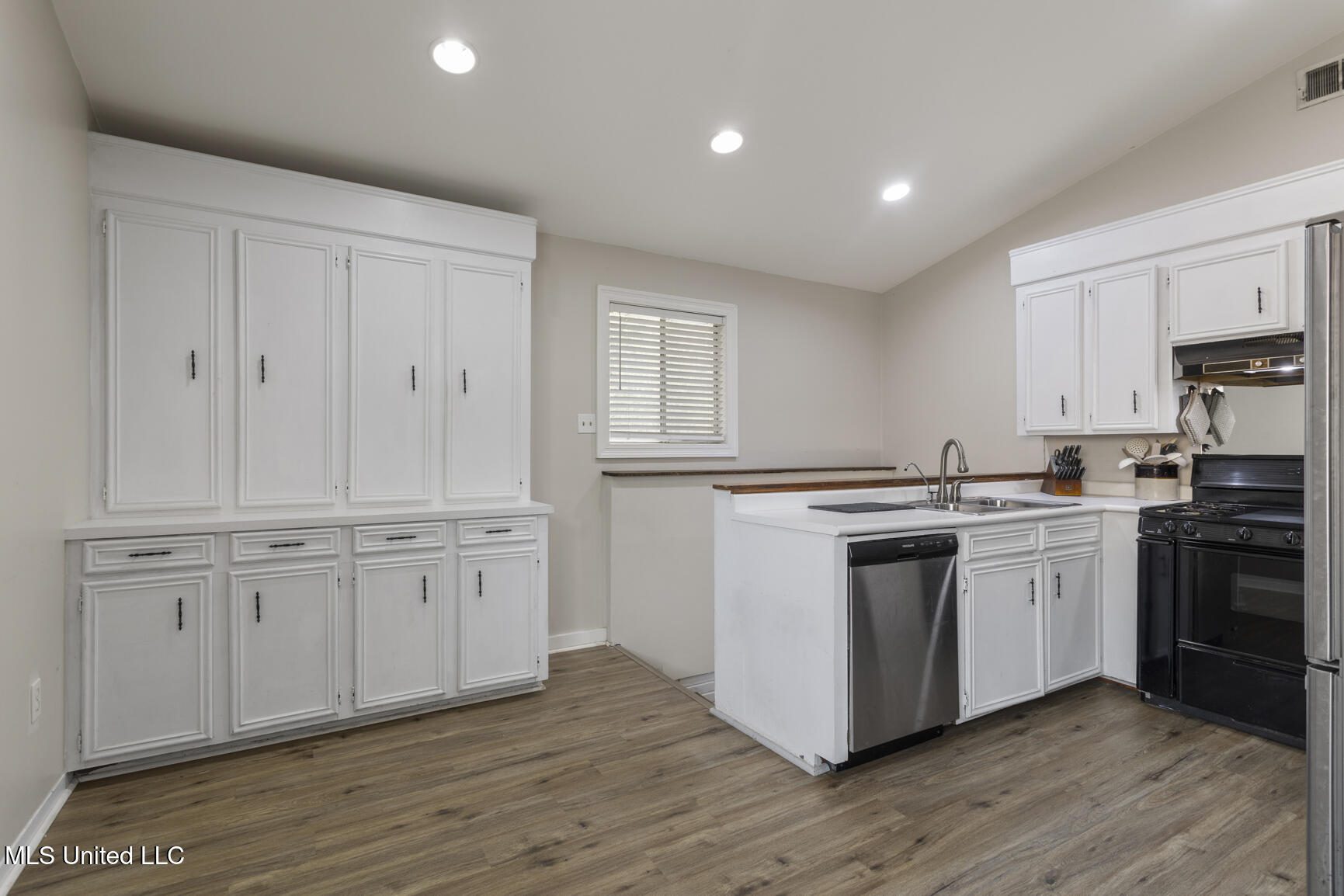 3426 Marguerite Drive Property Photo 6