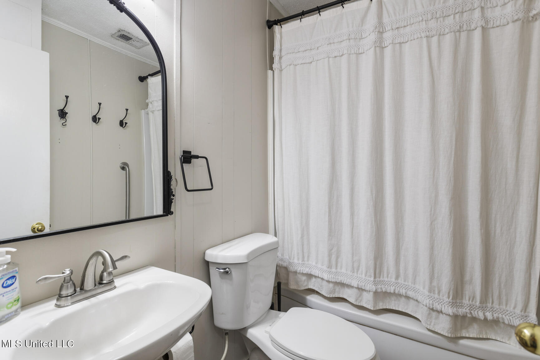 3426 Marguerite Drive Property Photo 8