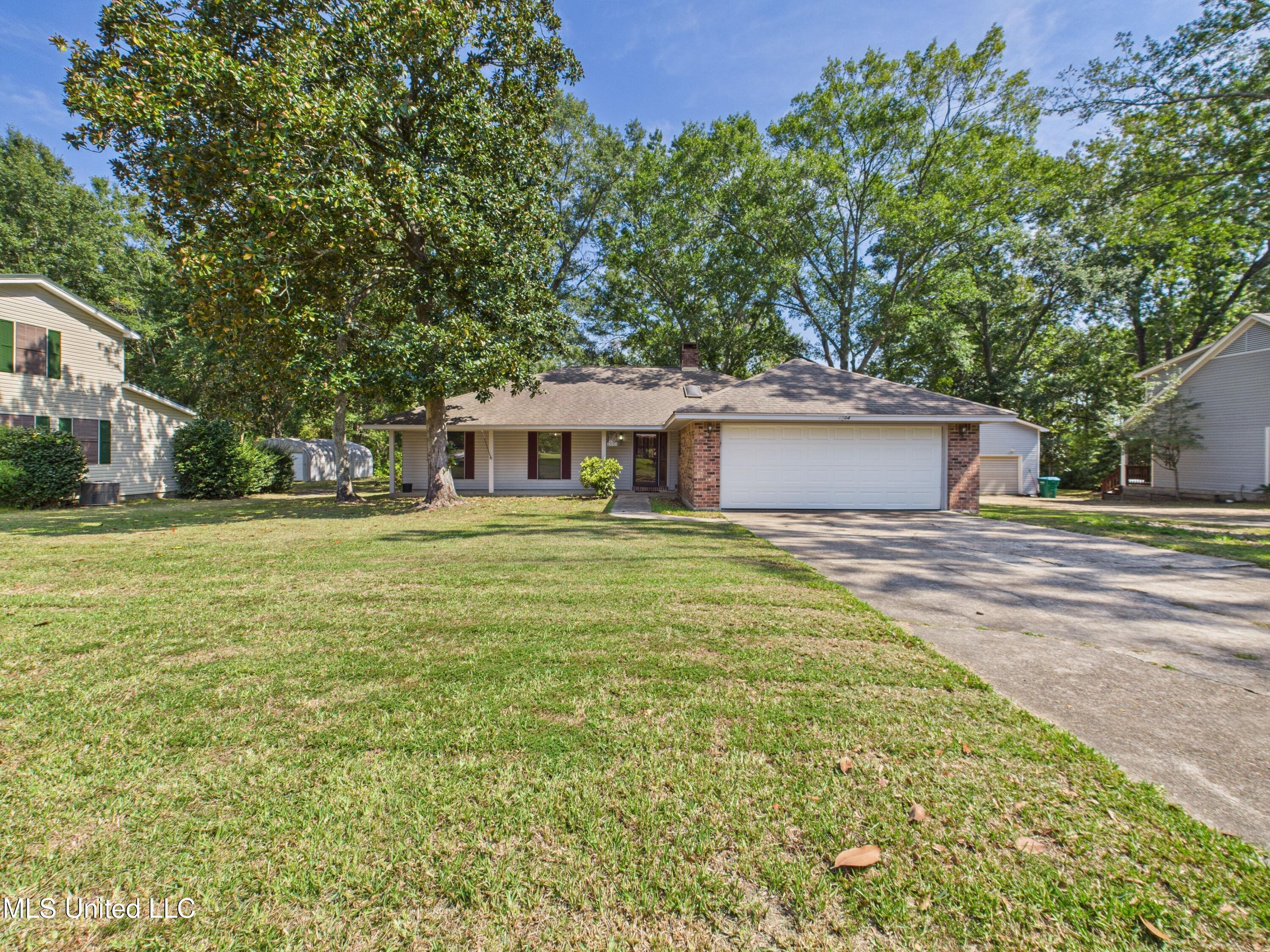 1504 Sioux Bayou Drive Property Photo 2