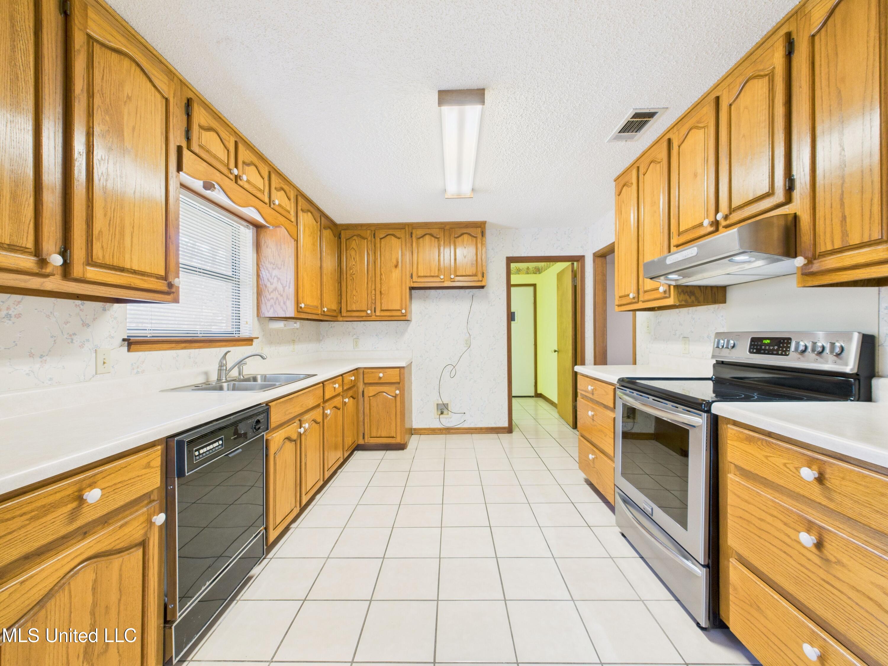 1504 Sioux Bayou Drive Property Photo 6