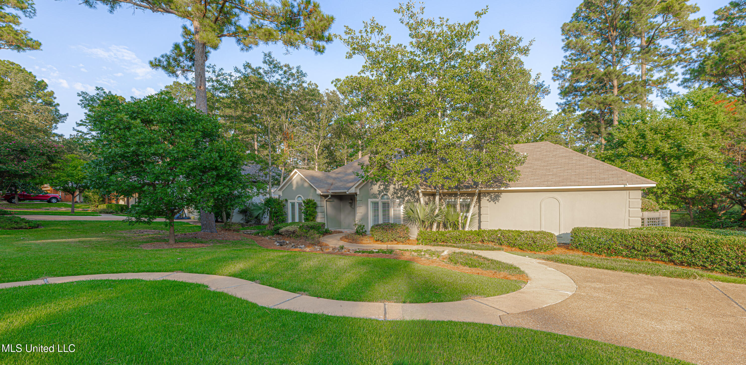 909 Monterey Drive Property Photo 1