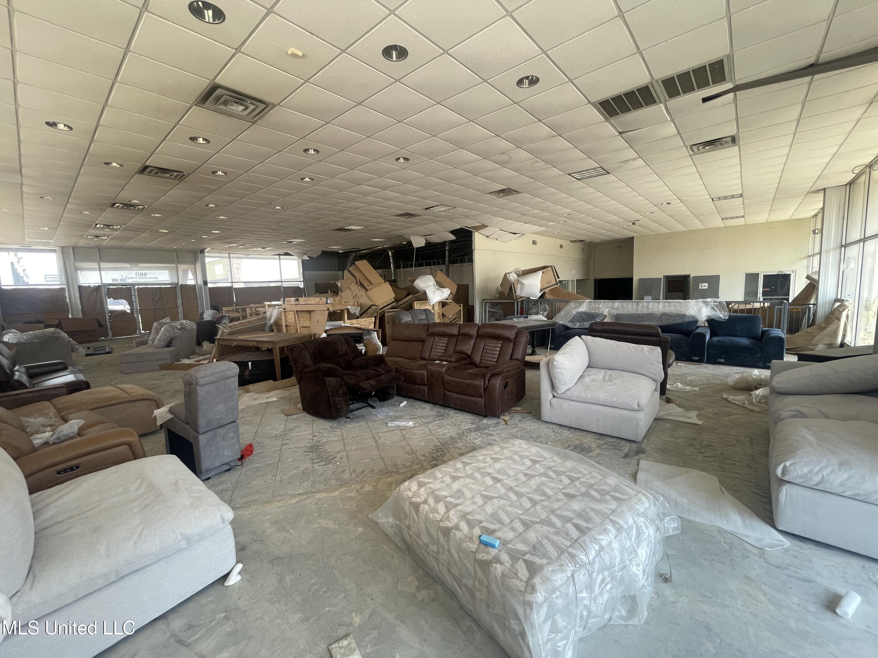 980 S State Street Property Photo 9