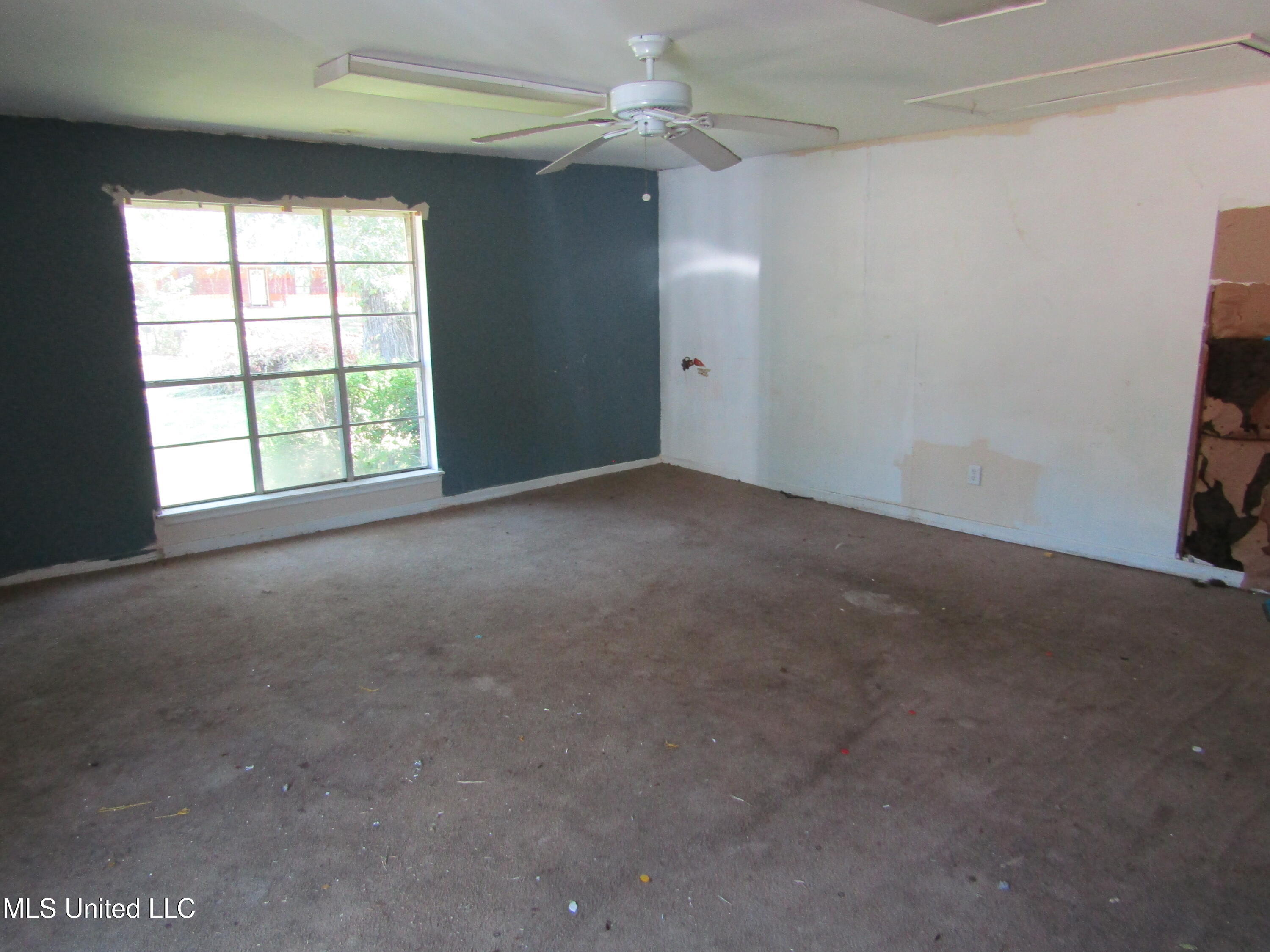 111 Glenstone Circle Property Photo 3