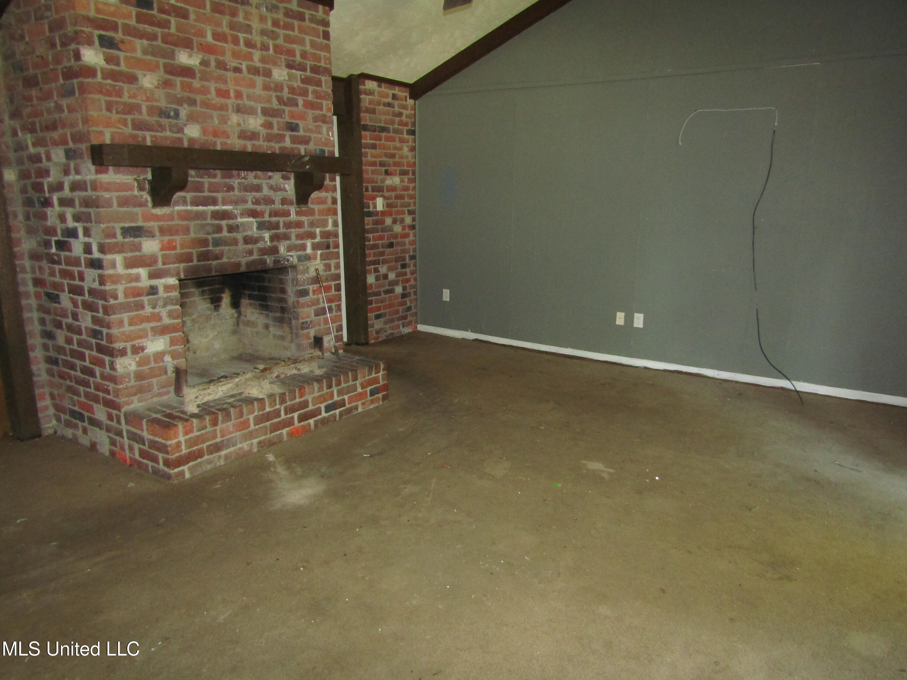 111 Glenstone Circle Property Photo 8