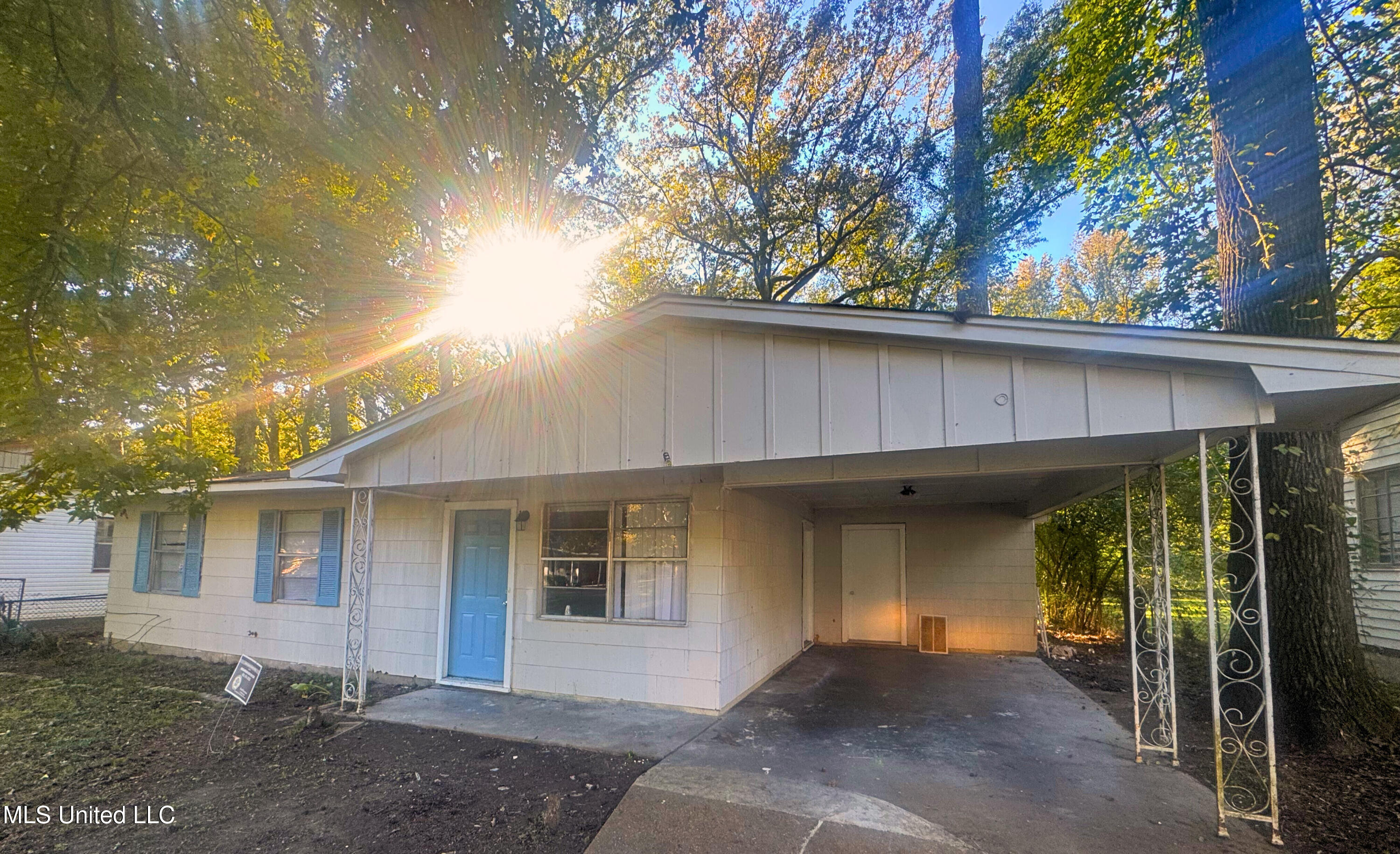 2759 Brookwood Drive Property Photo 1