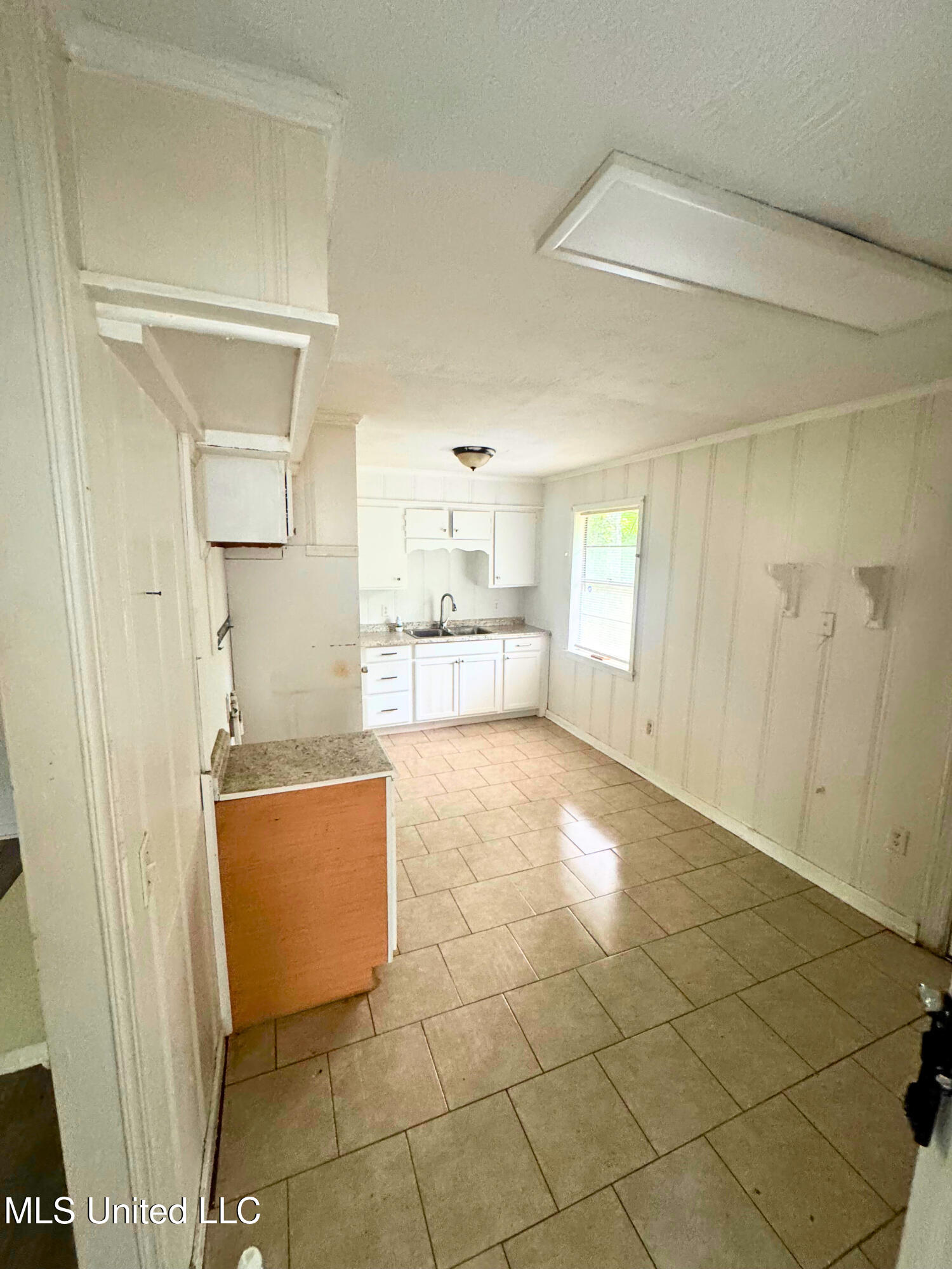 2759 Brookwood Drive Property Photo 3