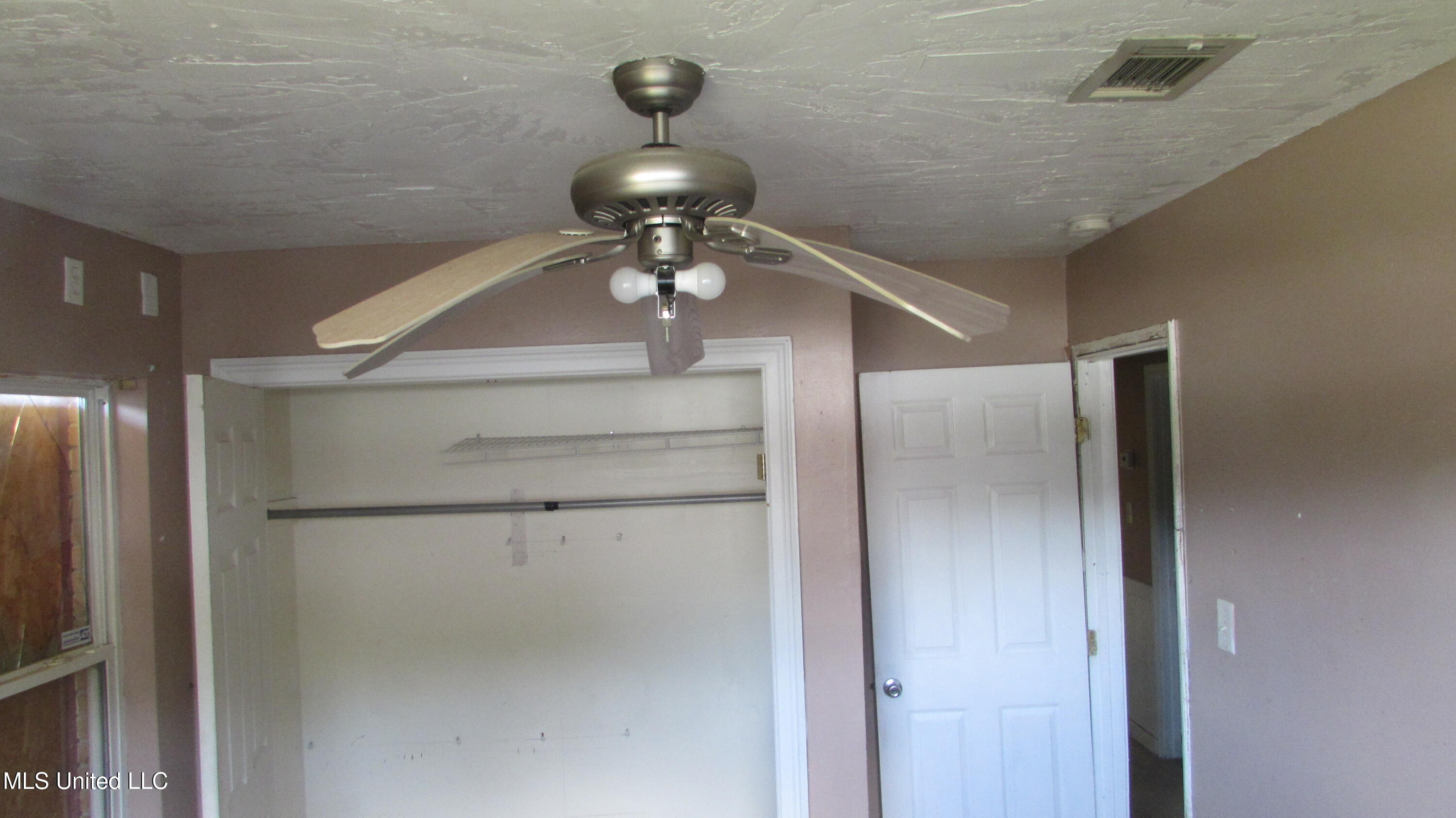 2537 W David Drive Property Photo 4