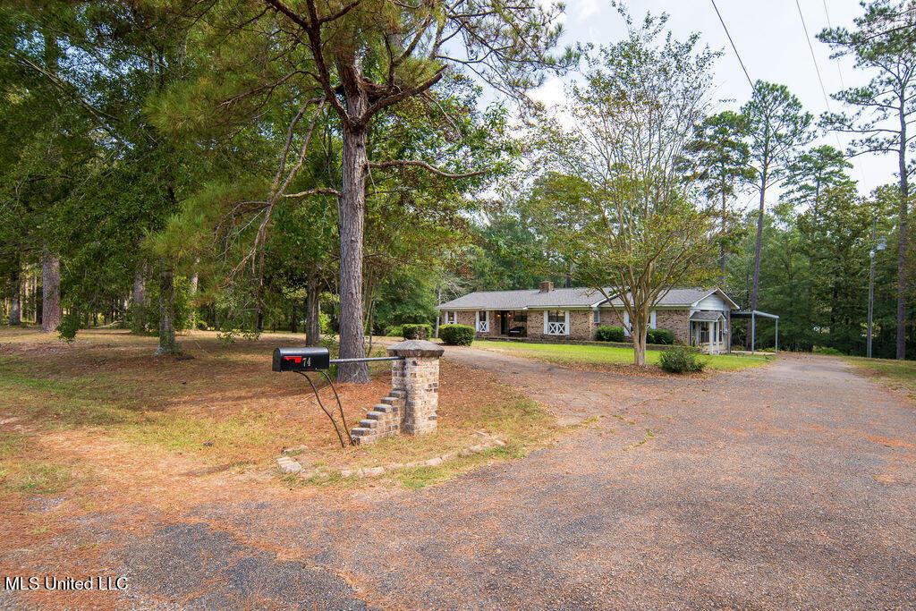 74 Timberlane Drive Property Photo 4