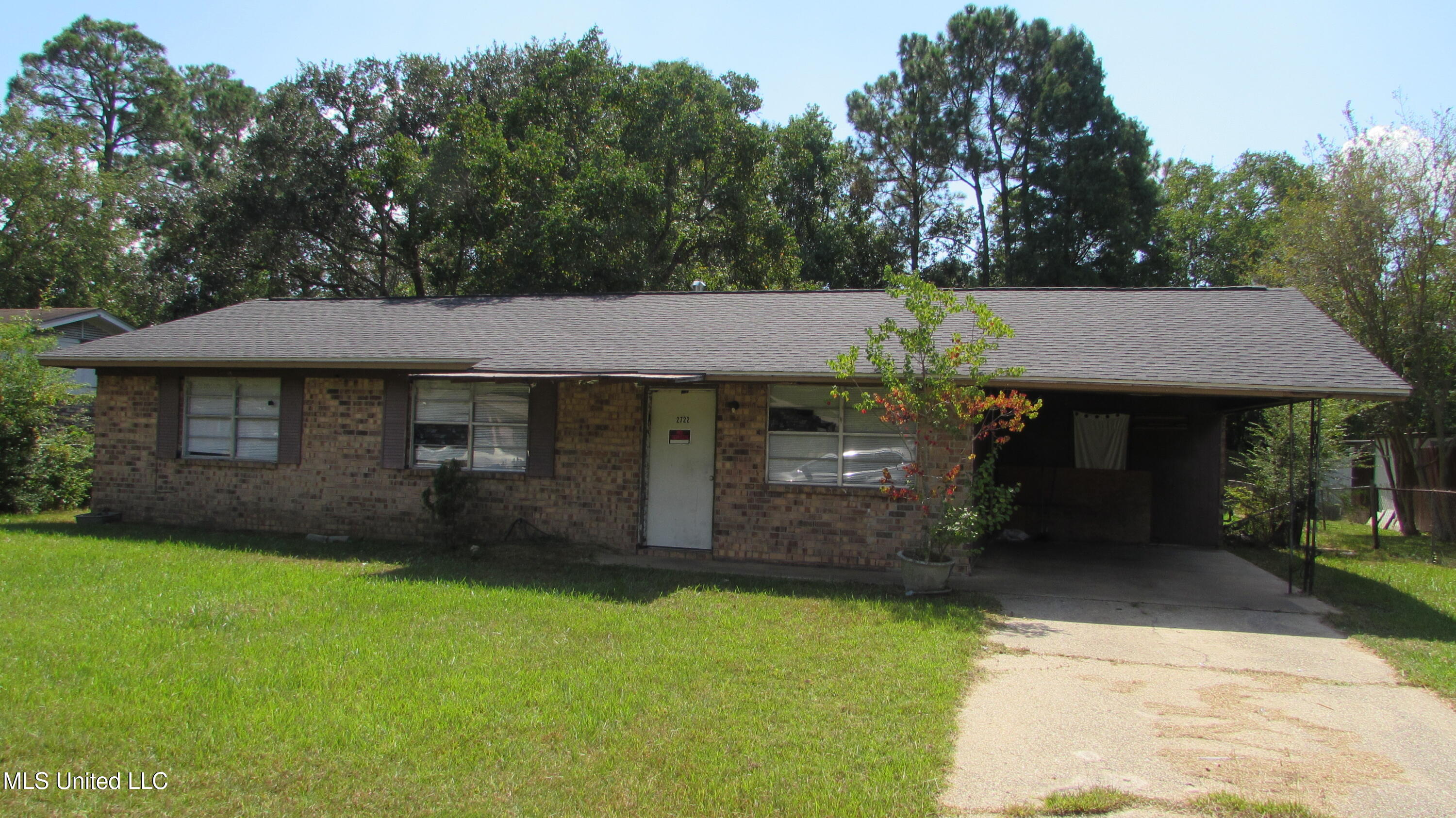 2722 E David Drive Property Photo 1
