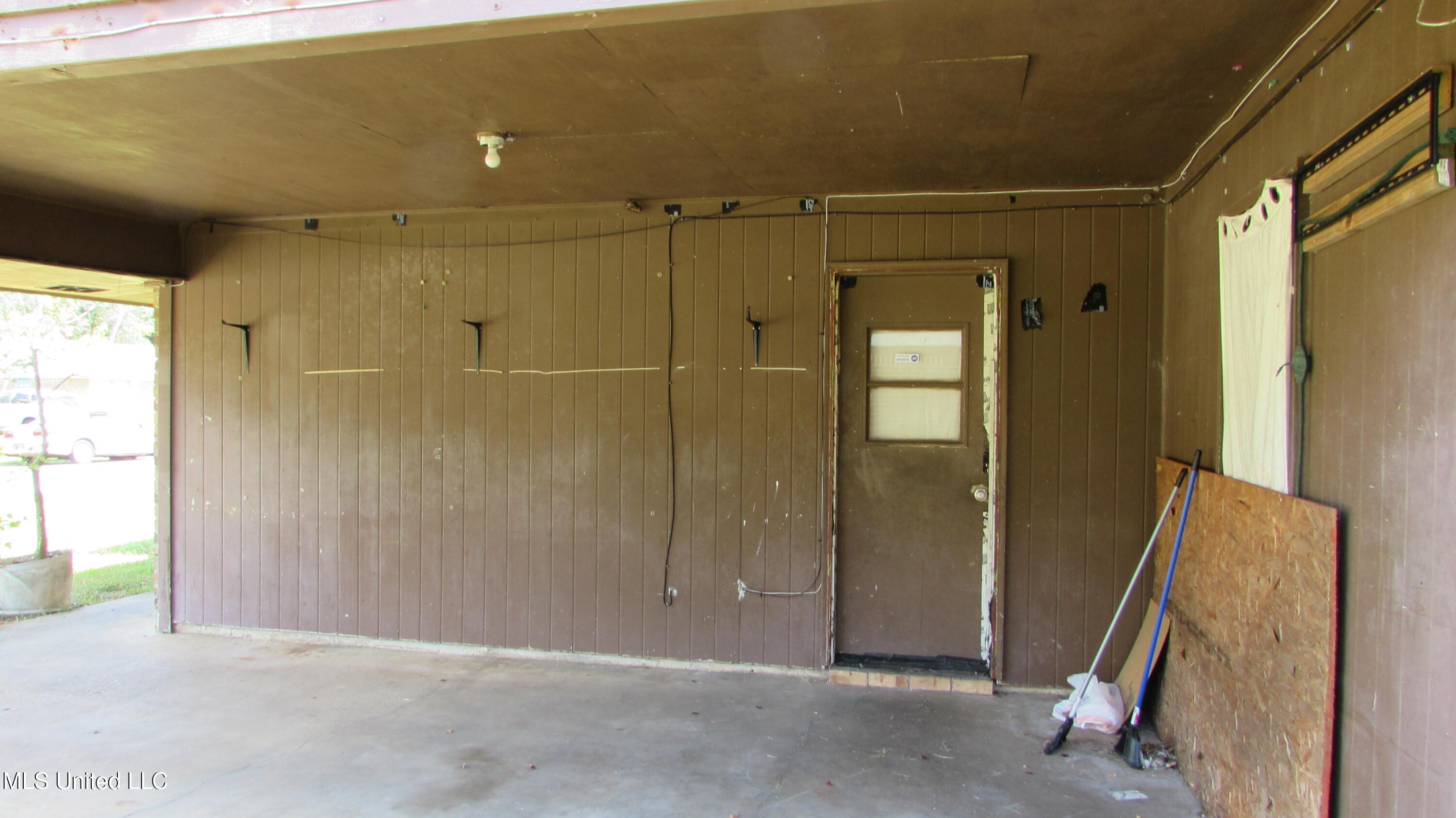 2722 E David Drive Property Photo 2