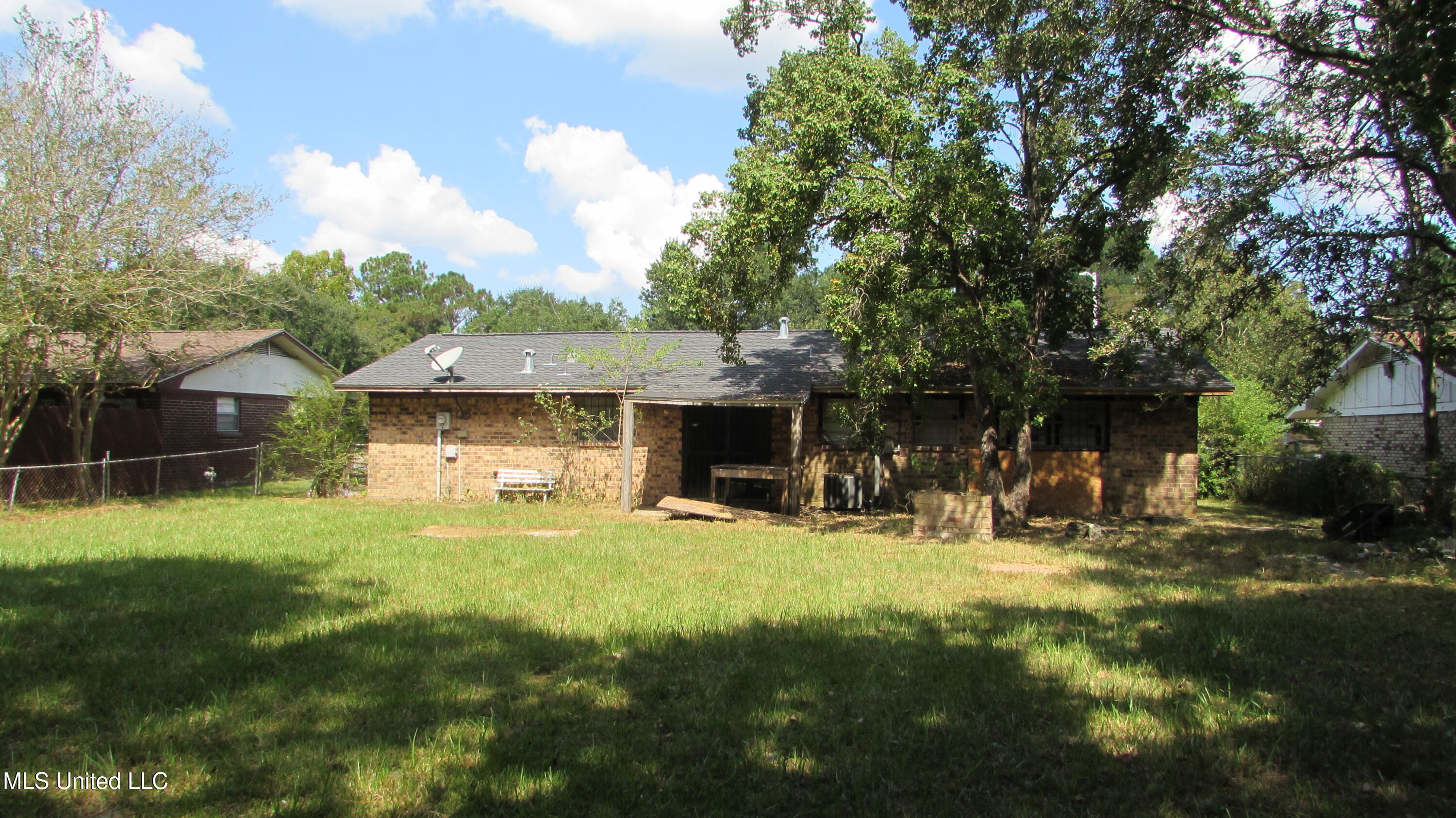 2722 E David Drive Property Photo 5