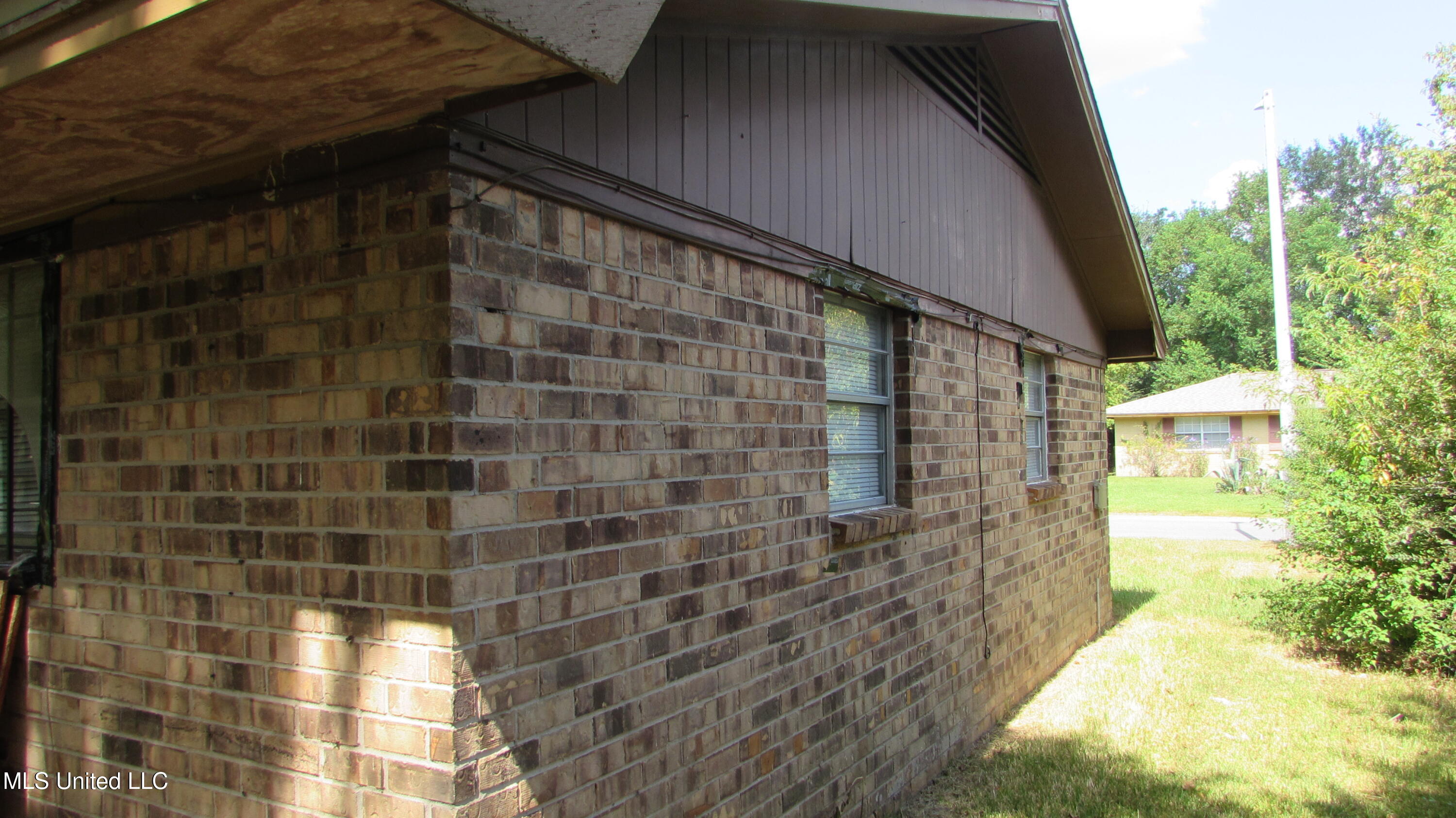 2722 E David Drive Property Photo 8