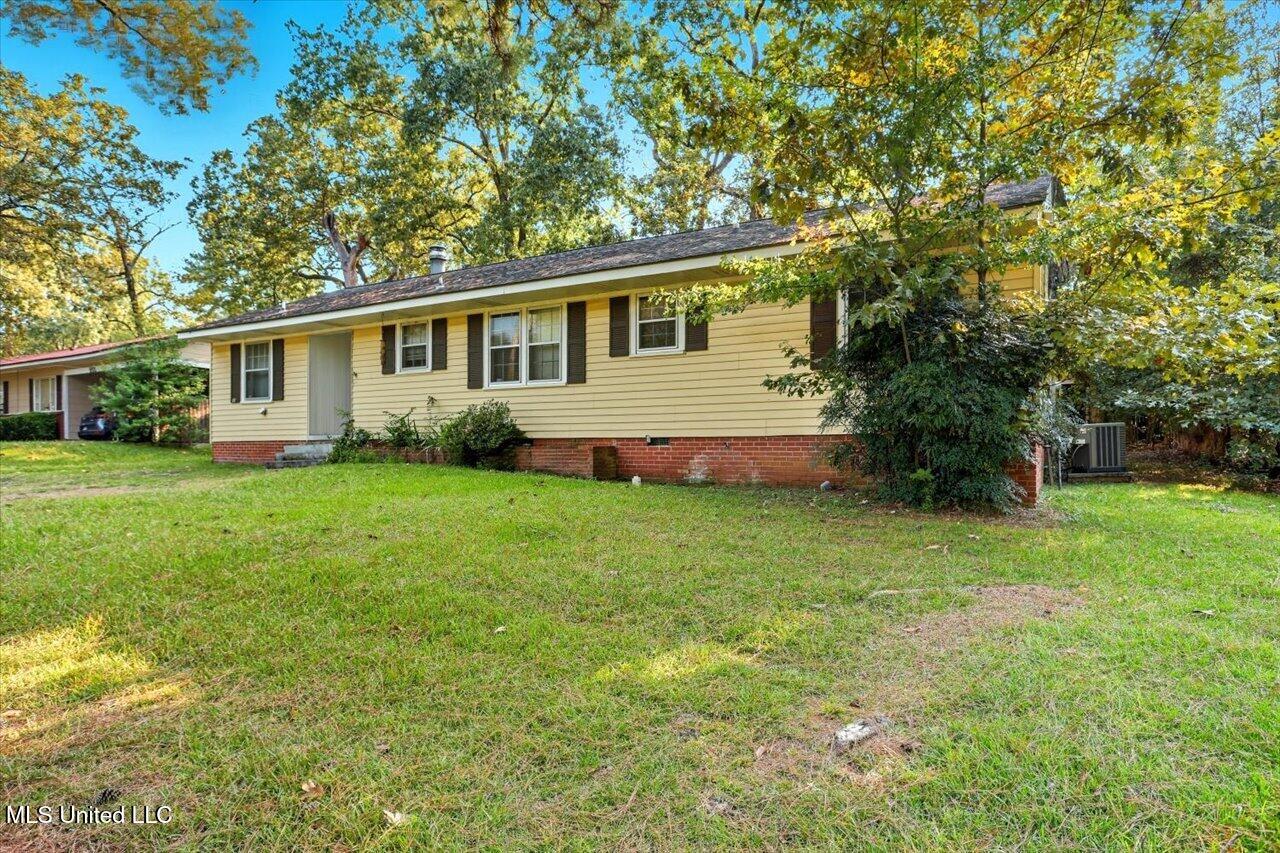 220 Mcree Drive Property Photo 2