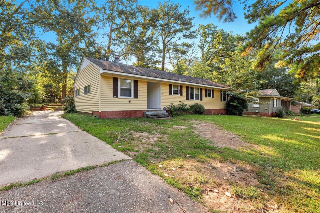 220 Mcree Drive Property Photo 3