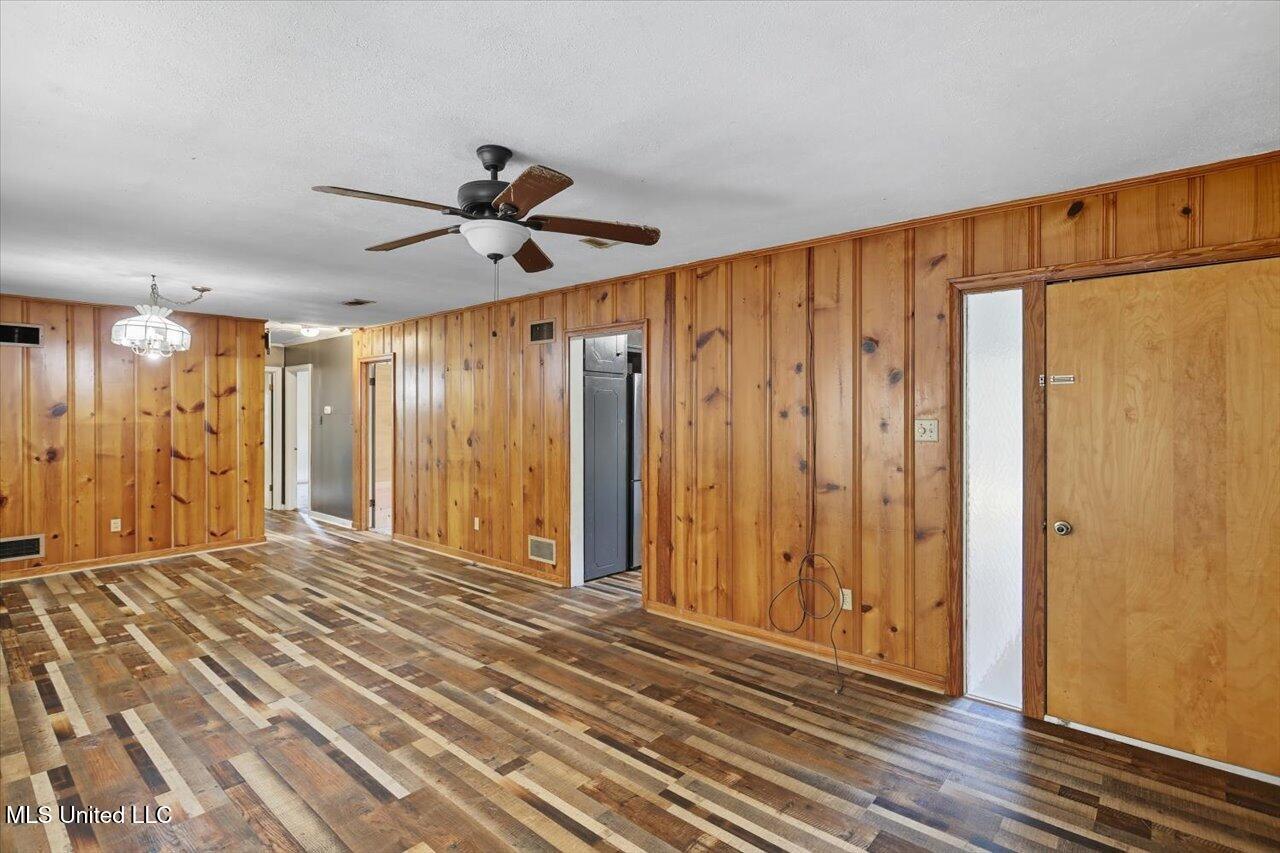 220 Mcree Drive Property Photo 5