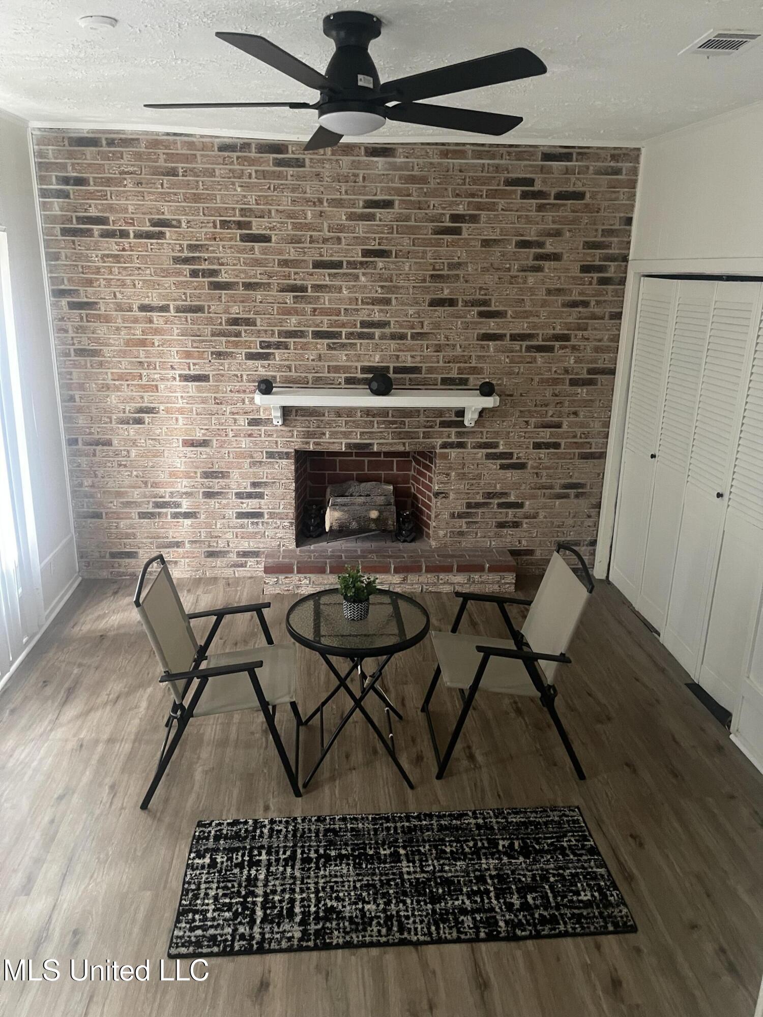 2157 Ludlow Avenue Property Photo 4