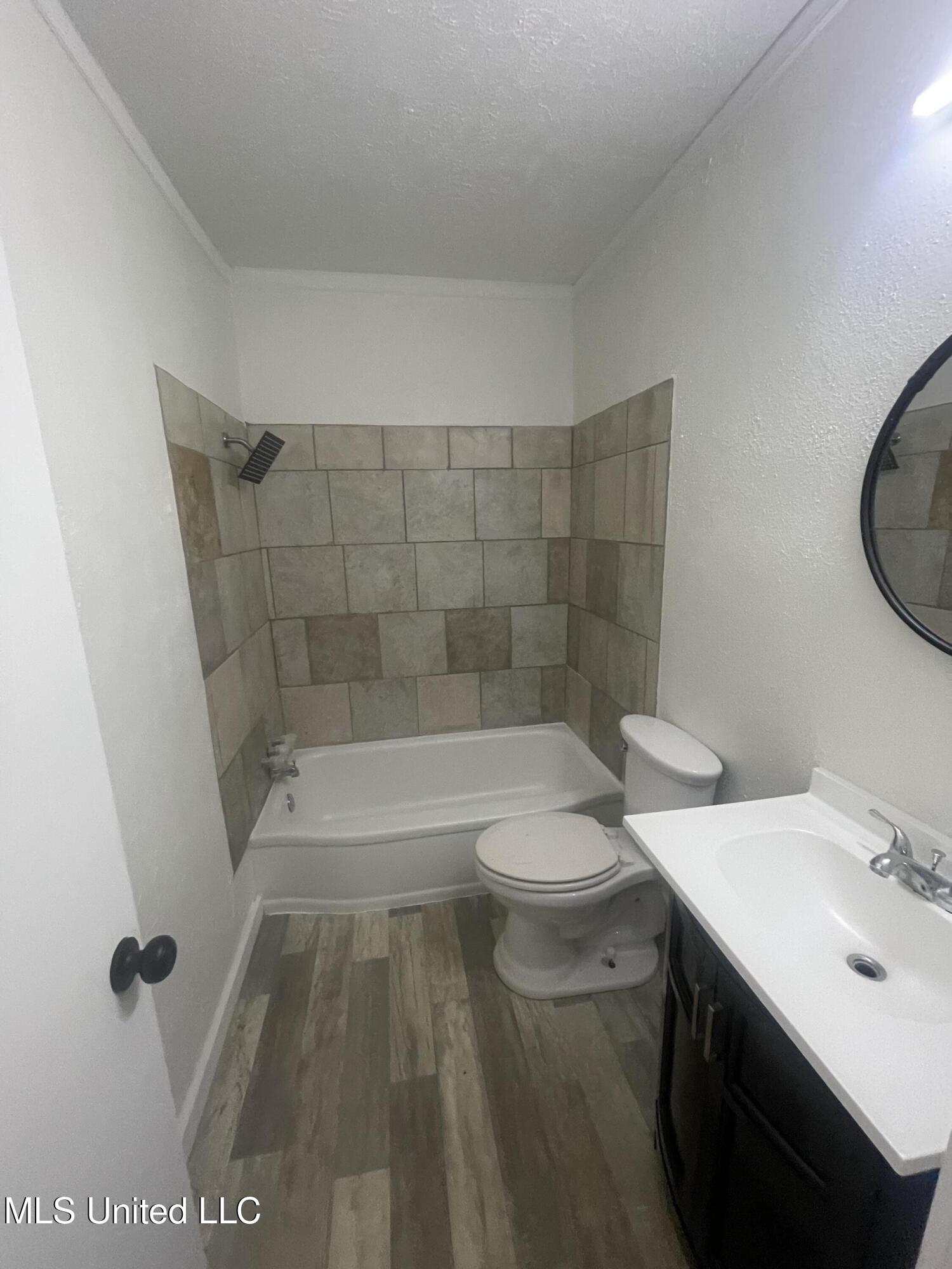 2157 Ludlow Avenue Property Photo 5