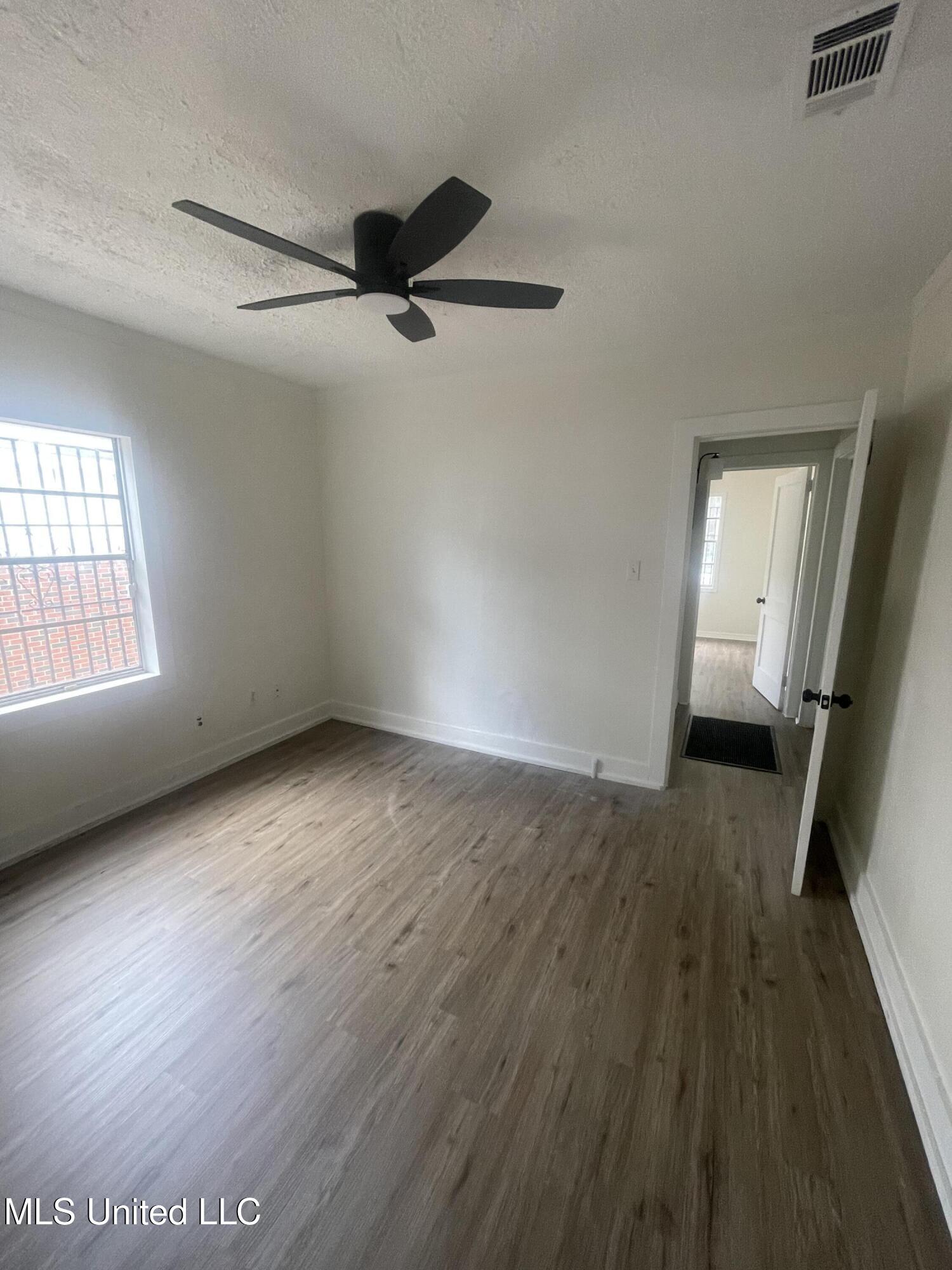 2157 Ludlow Avenue Property Photo 6