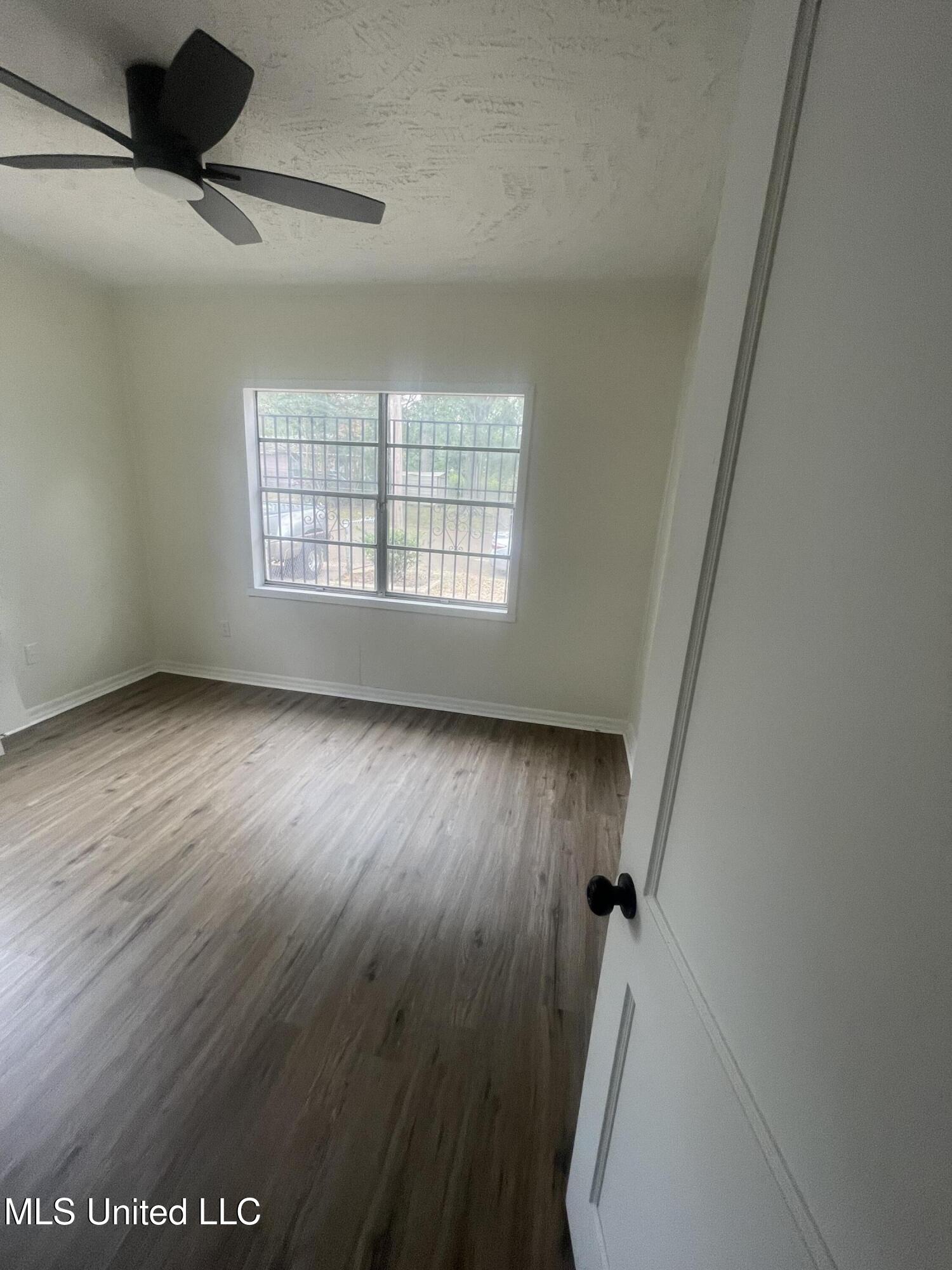 2157 Ludlow Avenue Property Photo 8