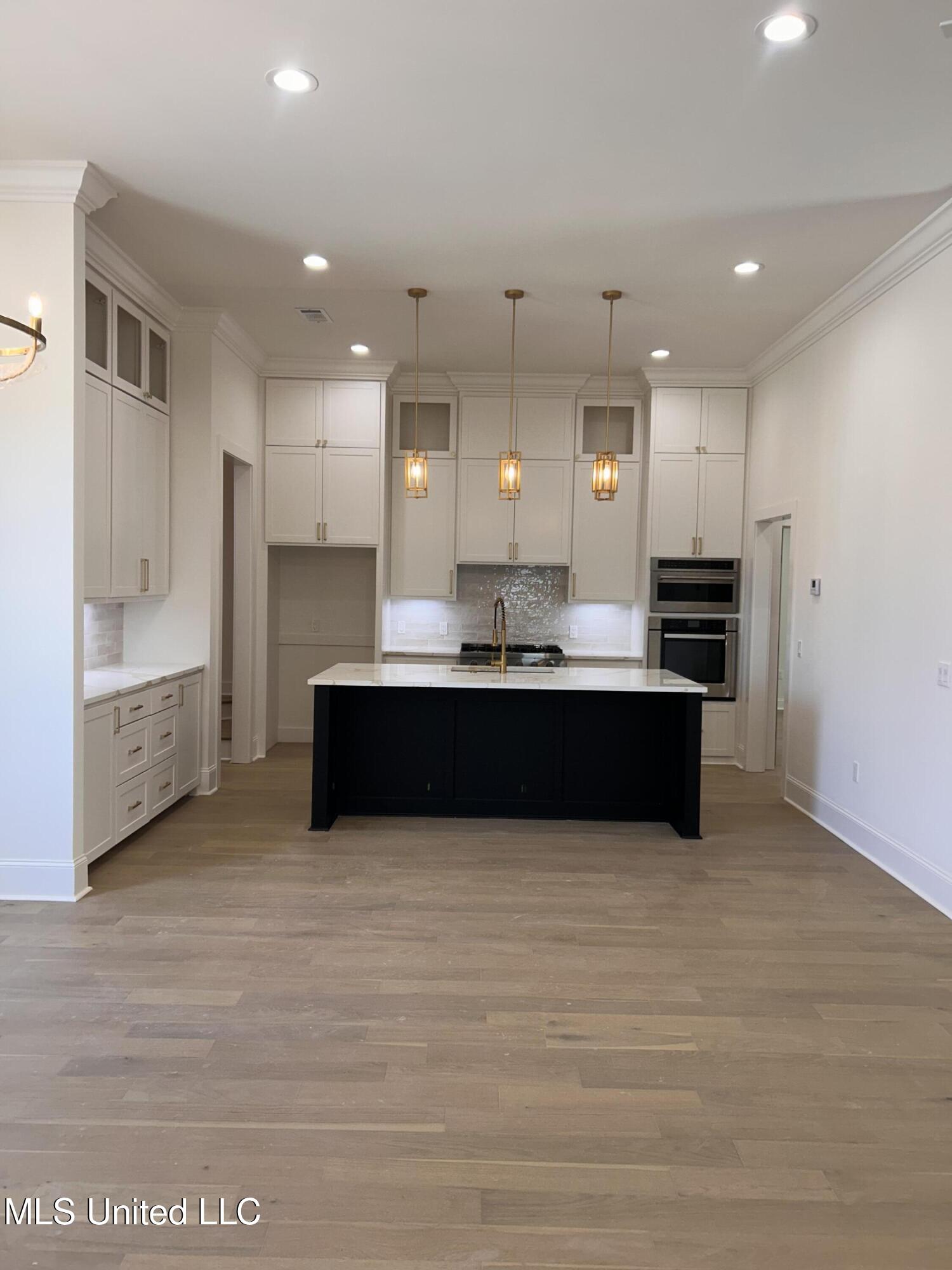 176 Sweetbriar Circle Property Photo 3