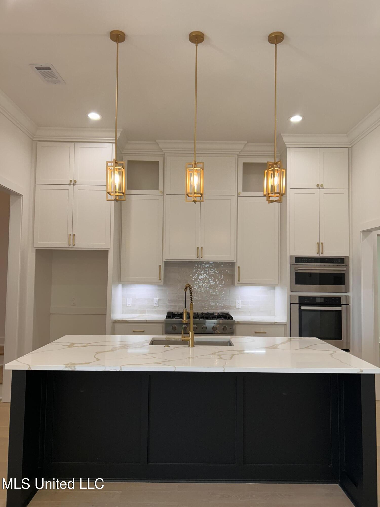 176 Sweetbriar Circle Property Photo 4