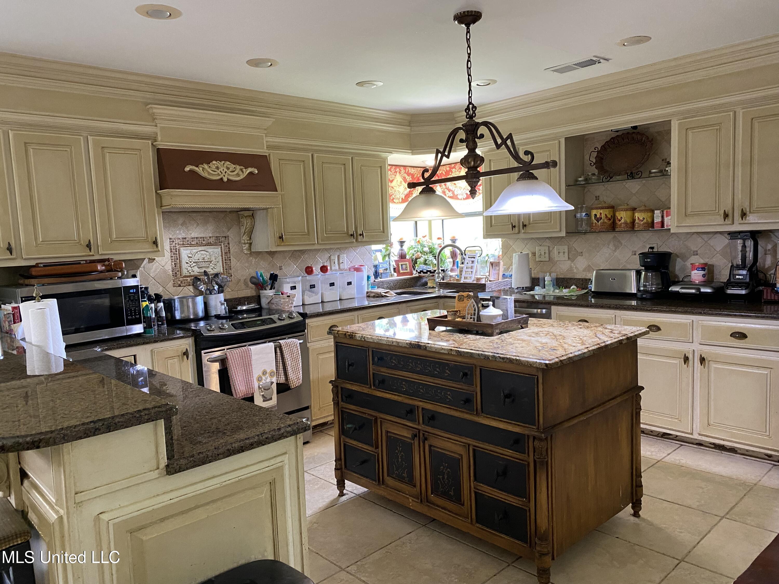 7235 Davidson Road Property Photo 10