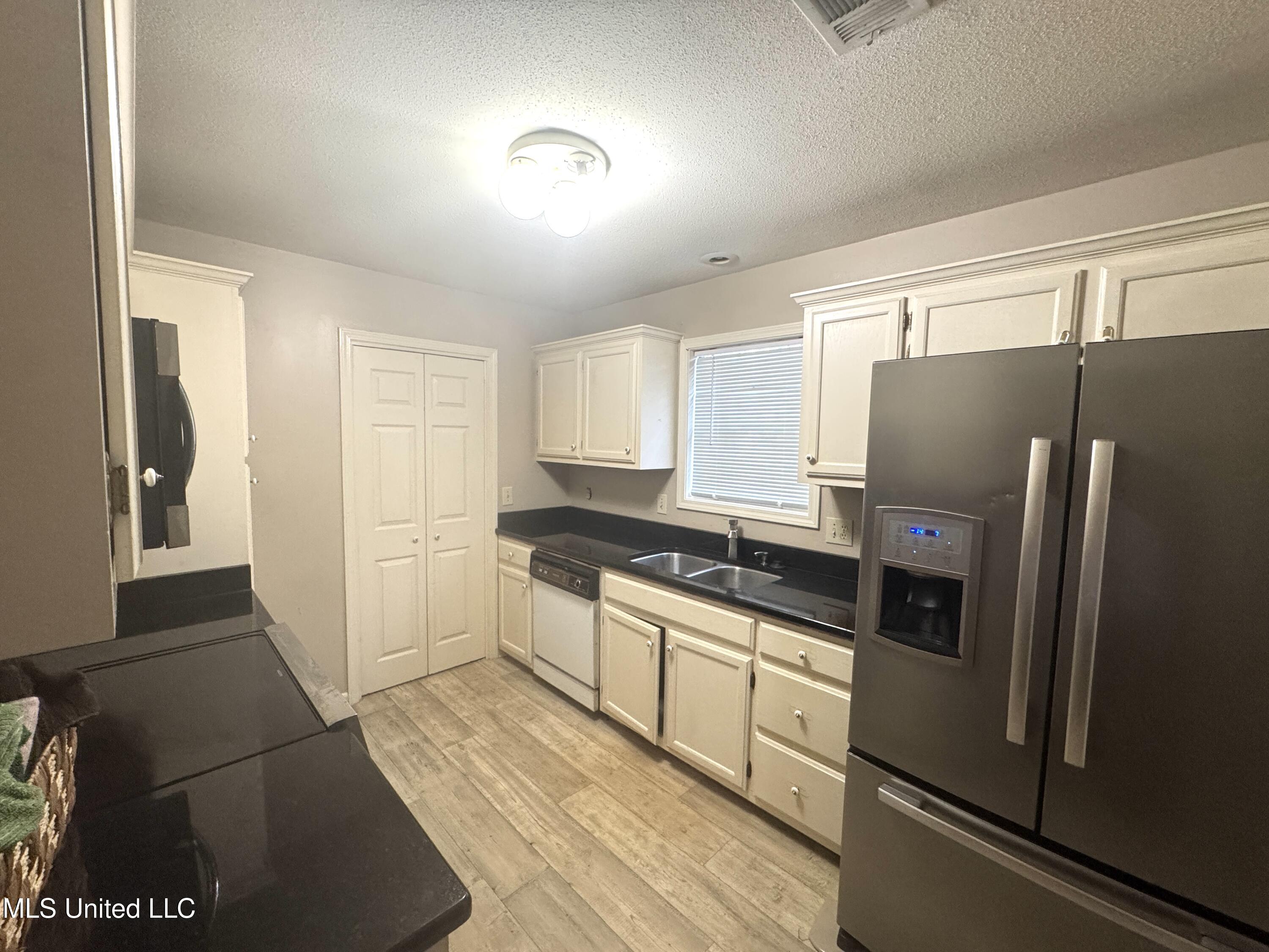 138 Eltonwoods Drive Property Photo 9