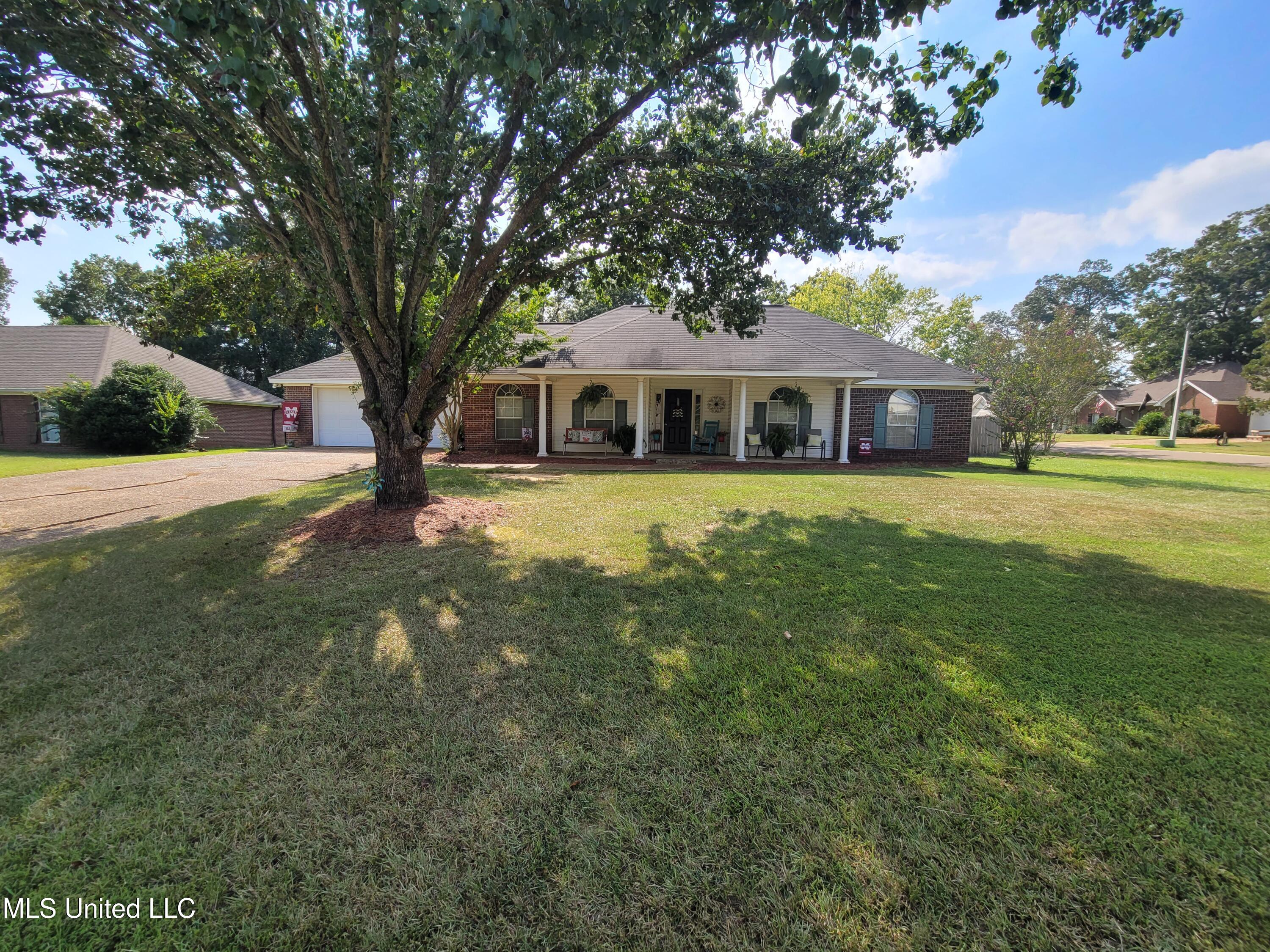 317 Willow Run Property Photo 1