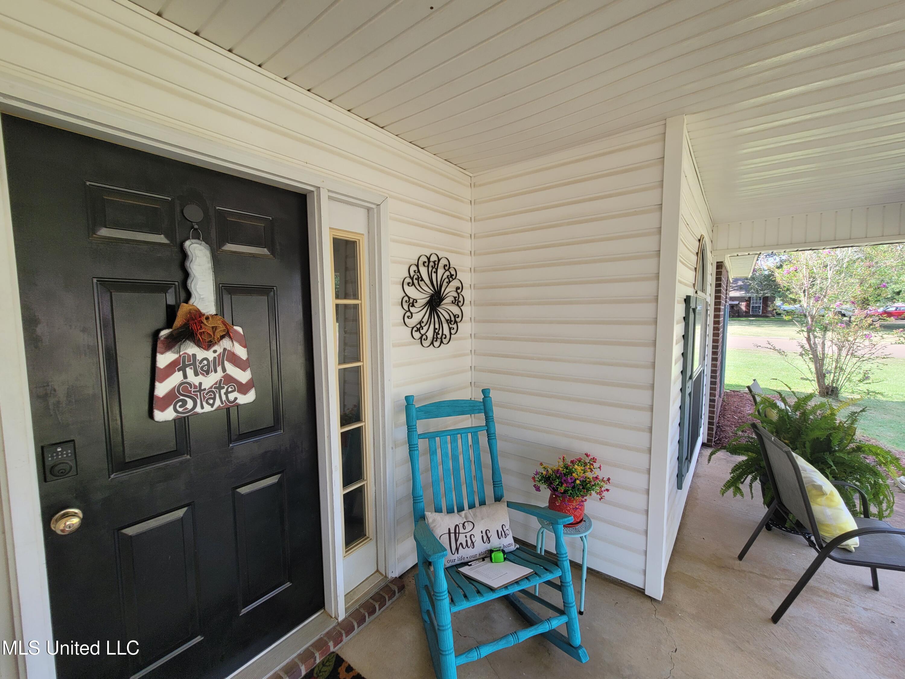 317 Willow Run Property Photo 3