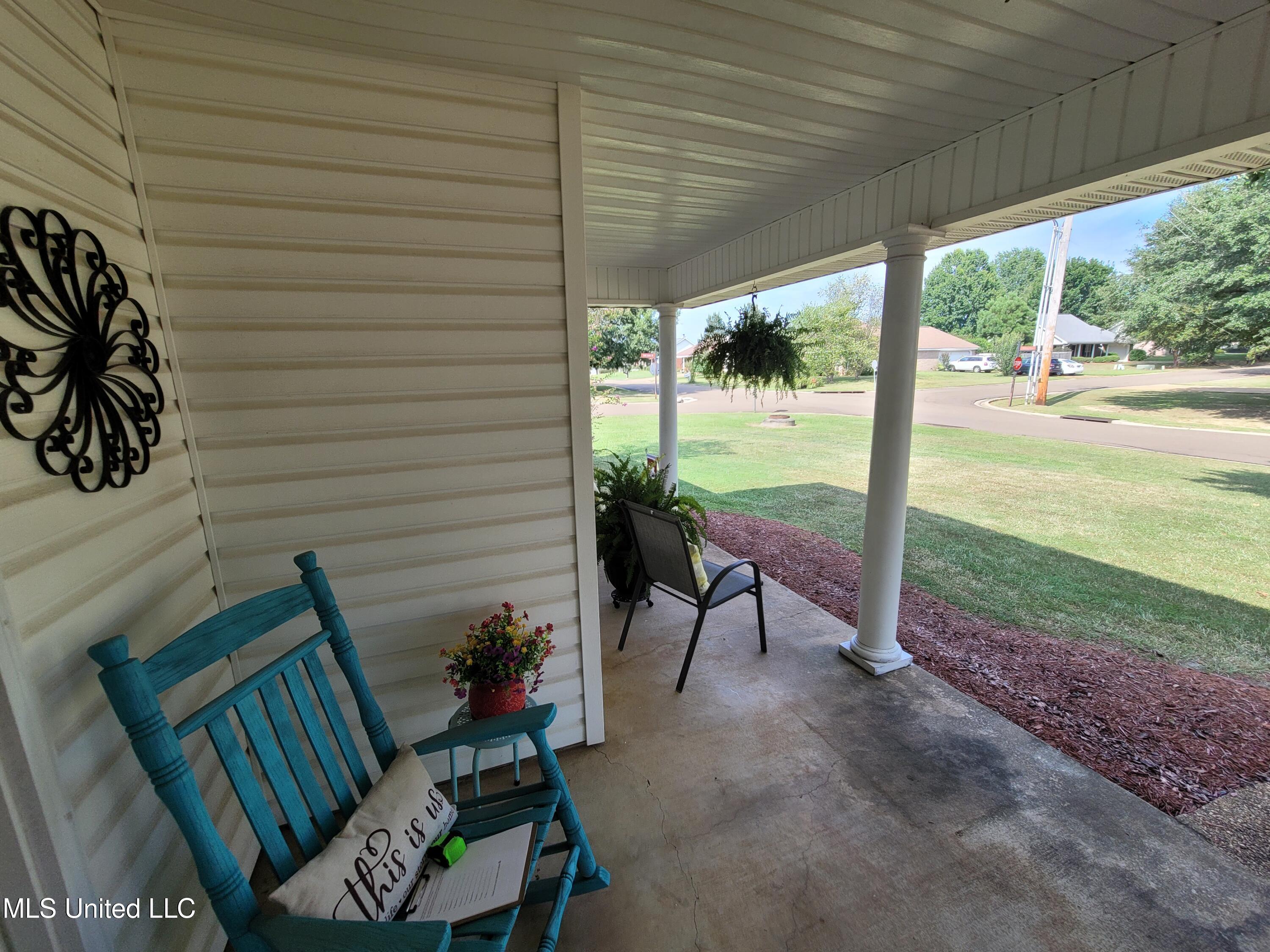 317 Willow Run Property Photo 6