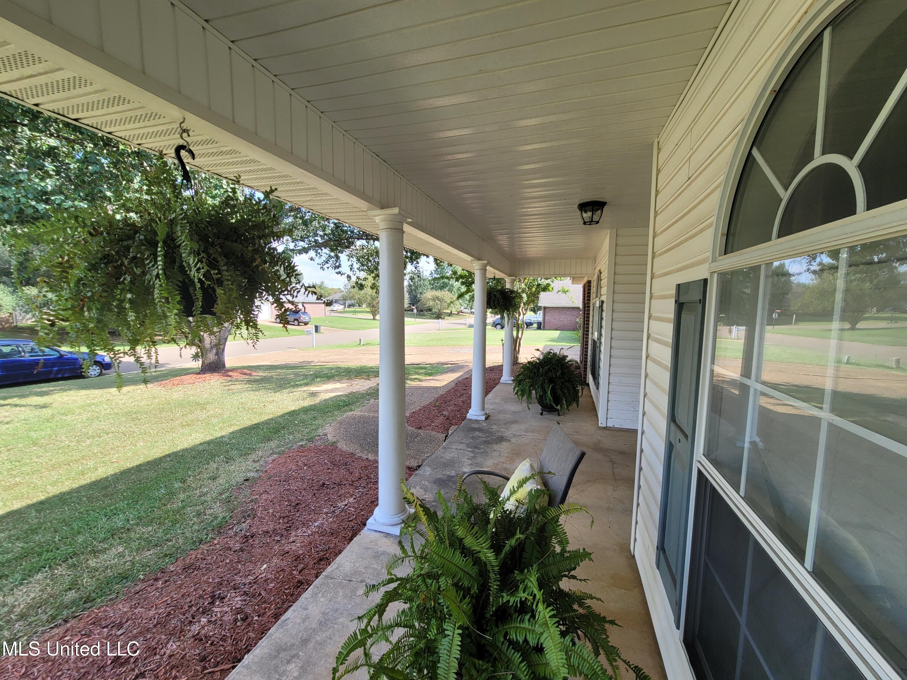 317 Willow Run Property Photo 8