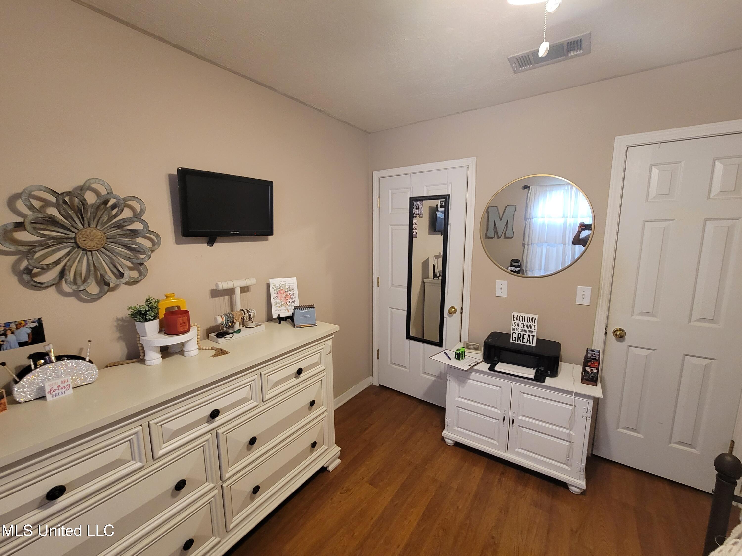 317 Willow Run Property Photo 13