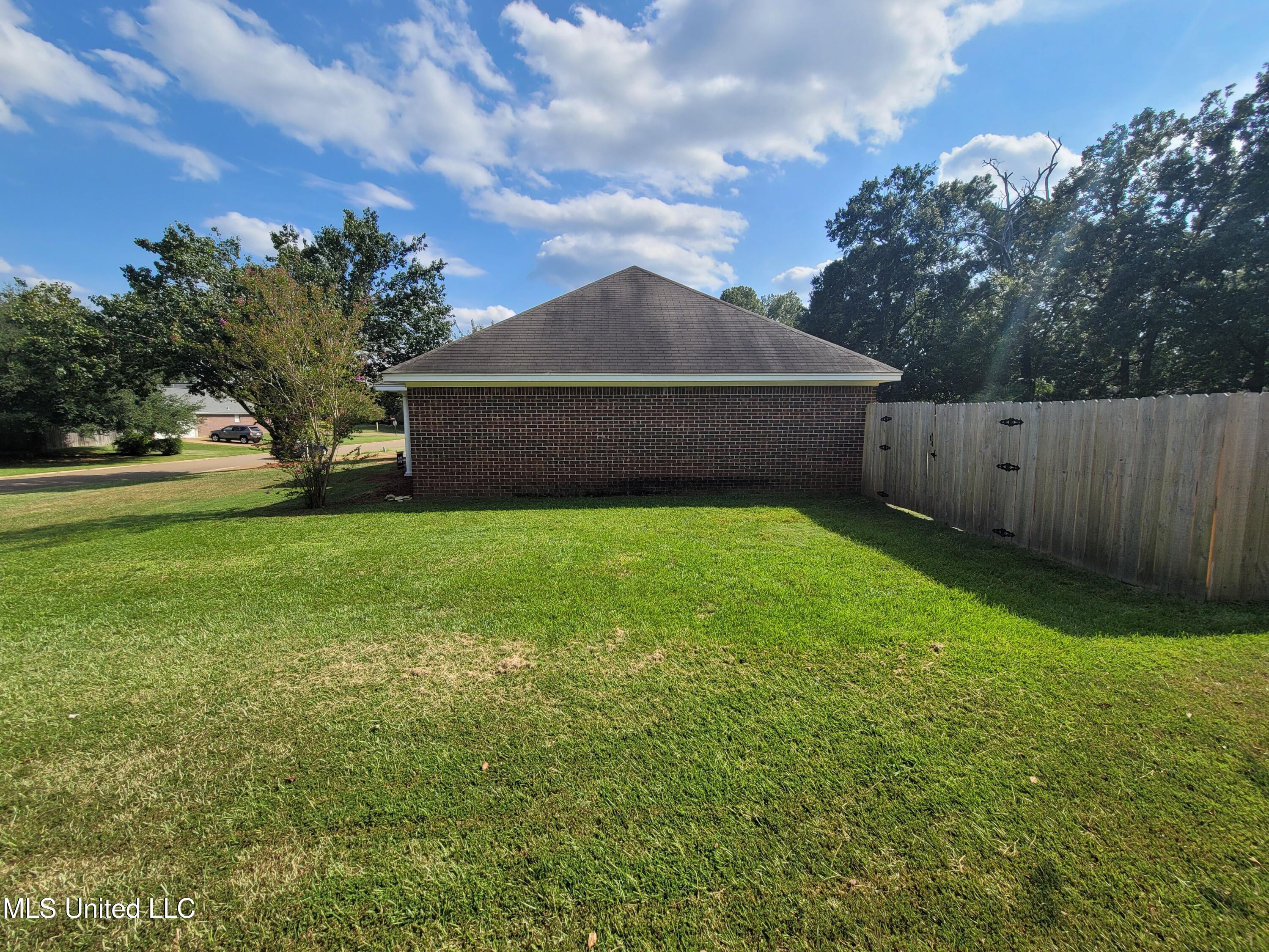 317 Willow Run Property Photo 48