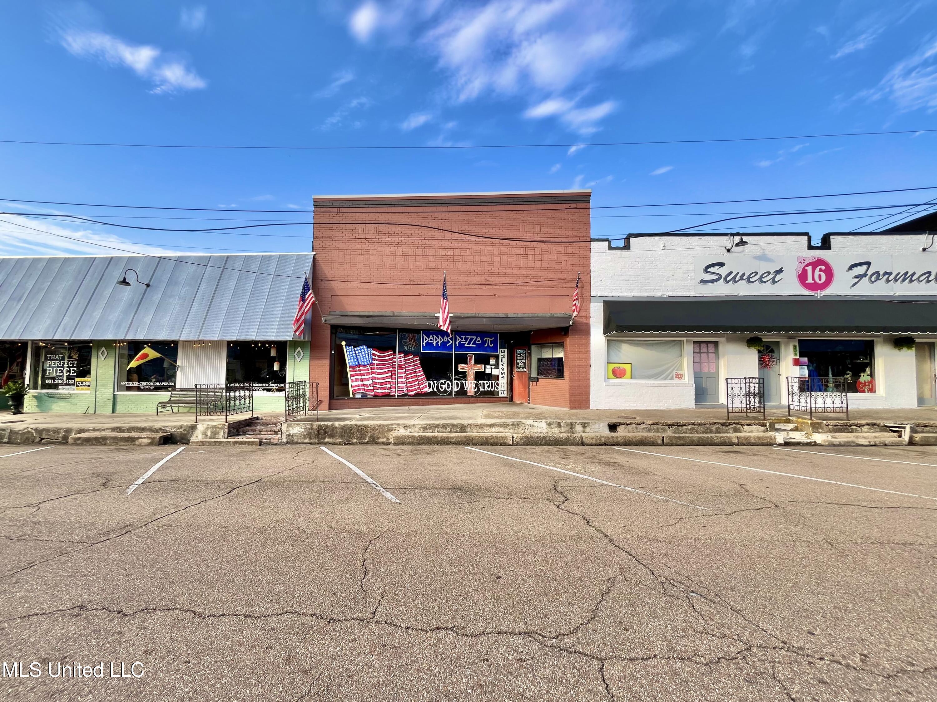 214 E Marion Avenue Property Photo 4