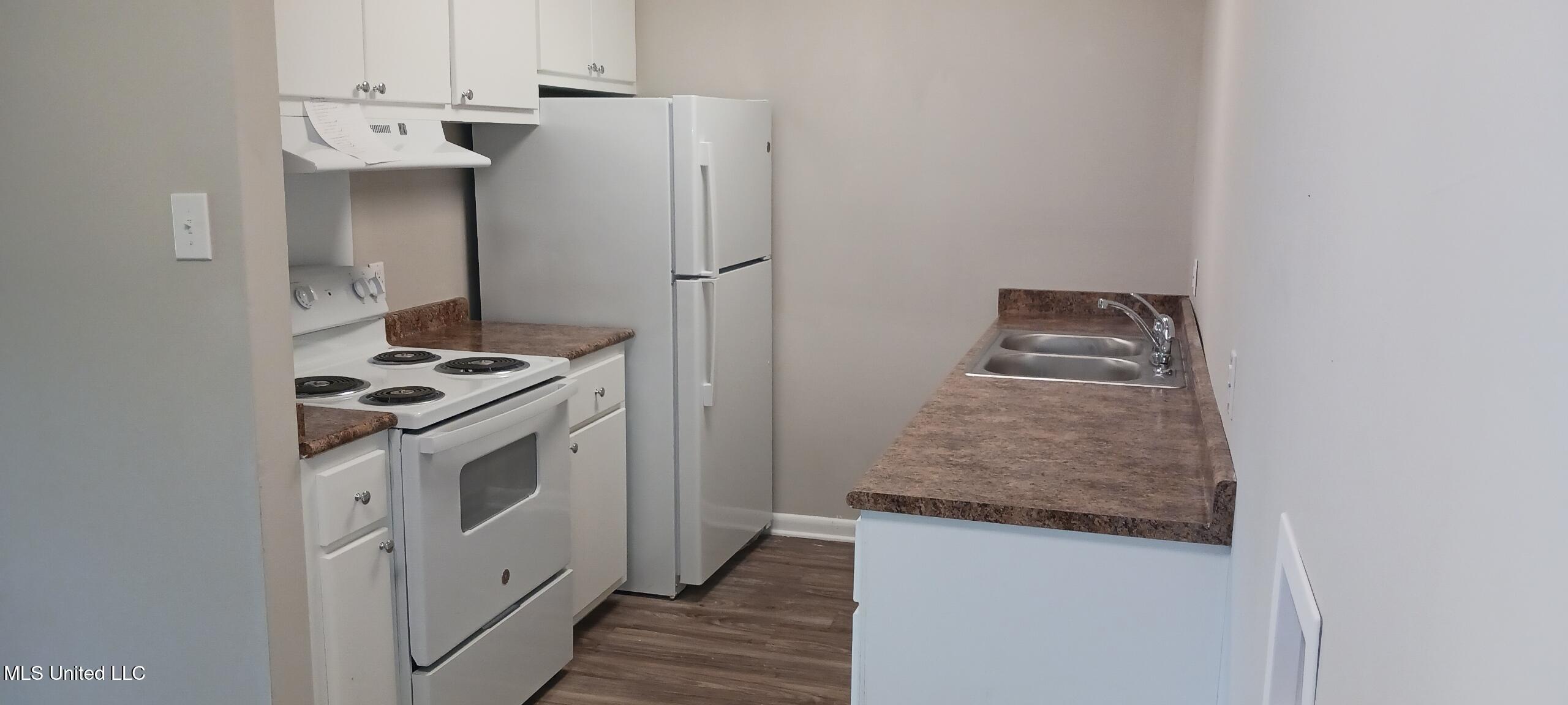 433 Meadowlark Drive Property Photo 2