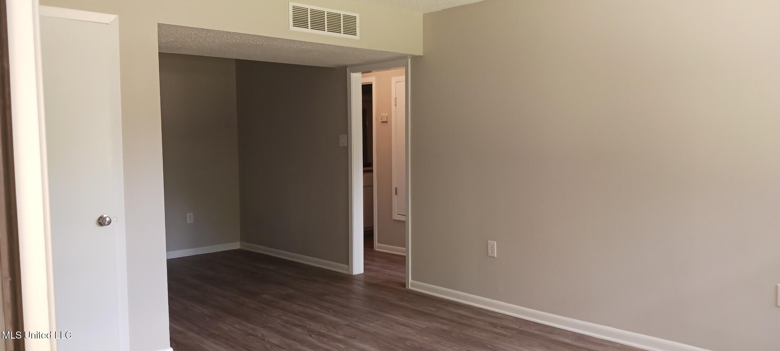 433 Meadowlark Drive Property Photo 5