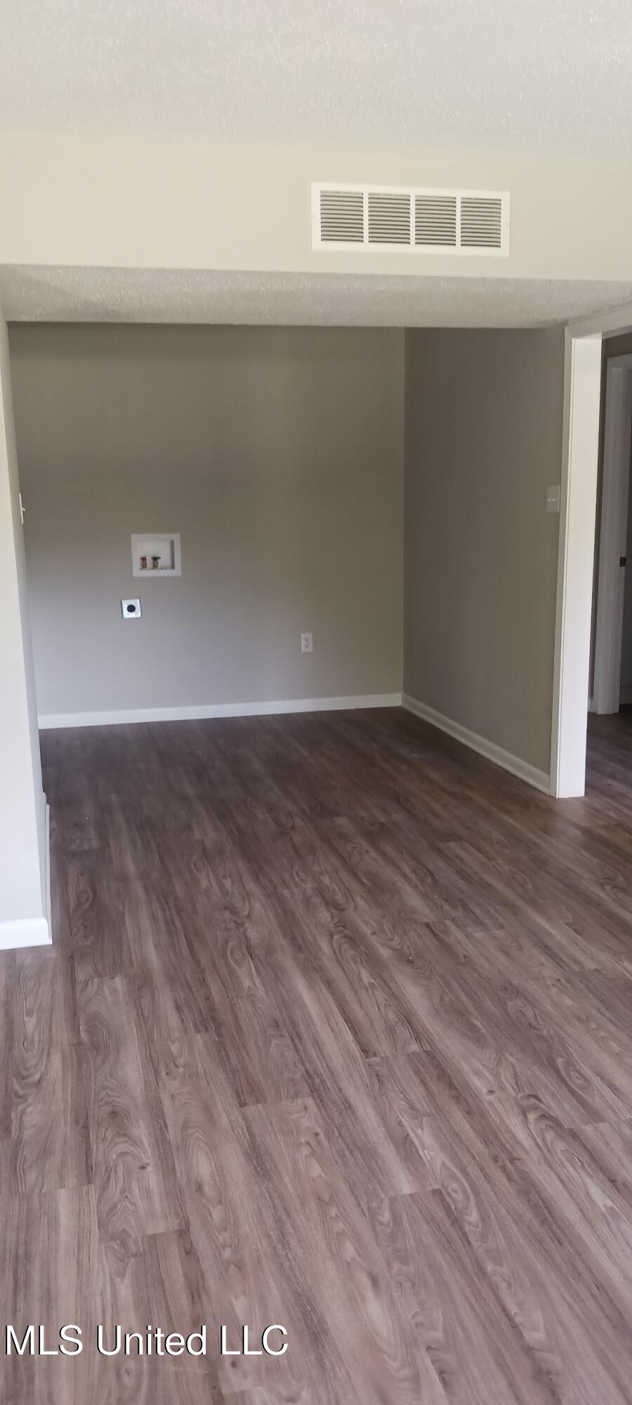 433 Meadowlark Drive Property Photo 6