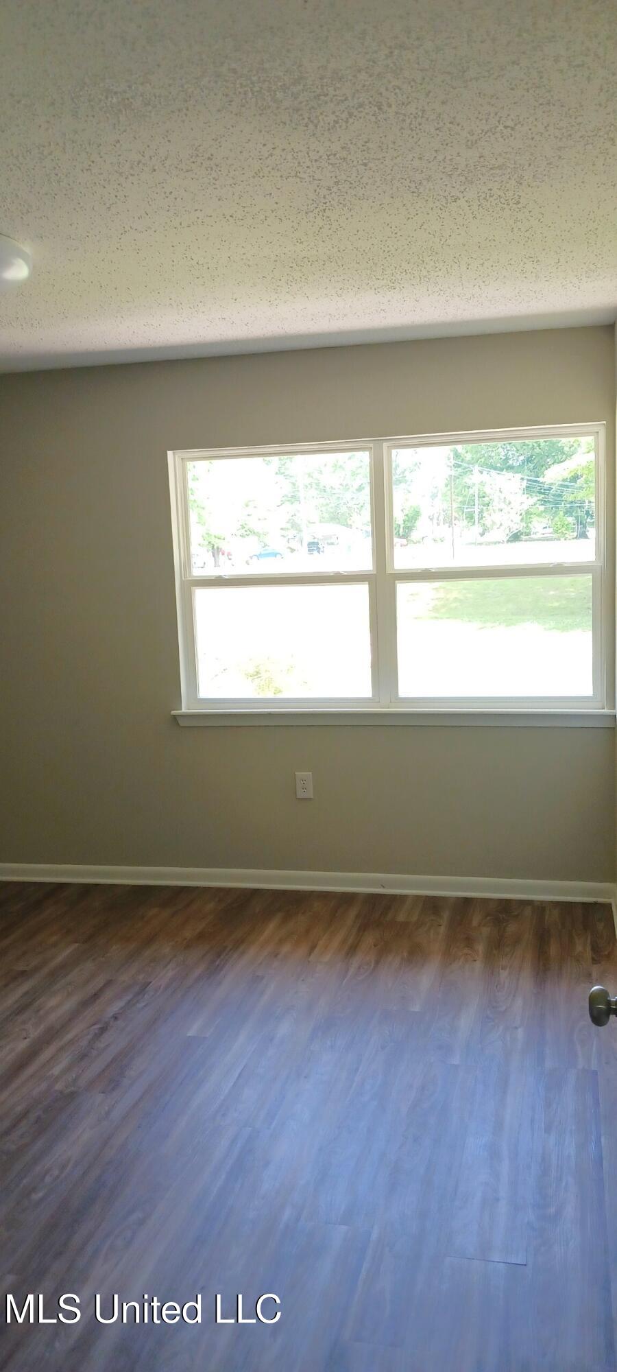 433 Meadowlark Drive Property Photo 7