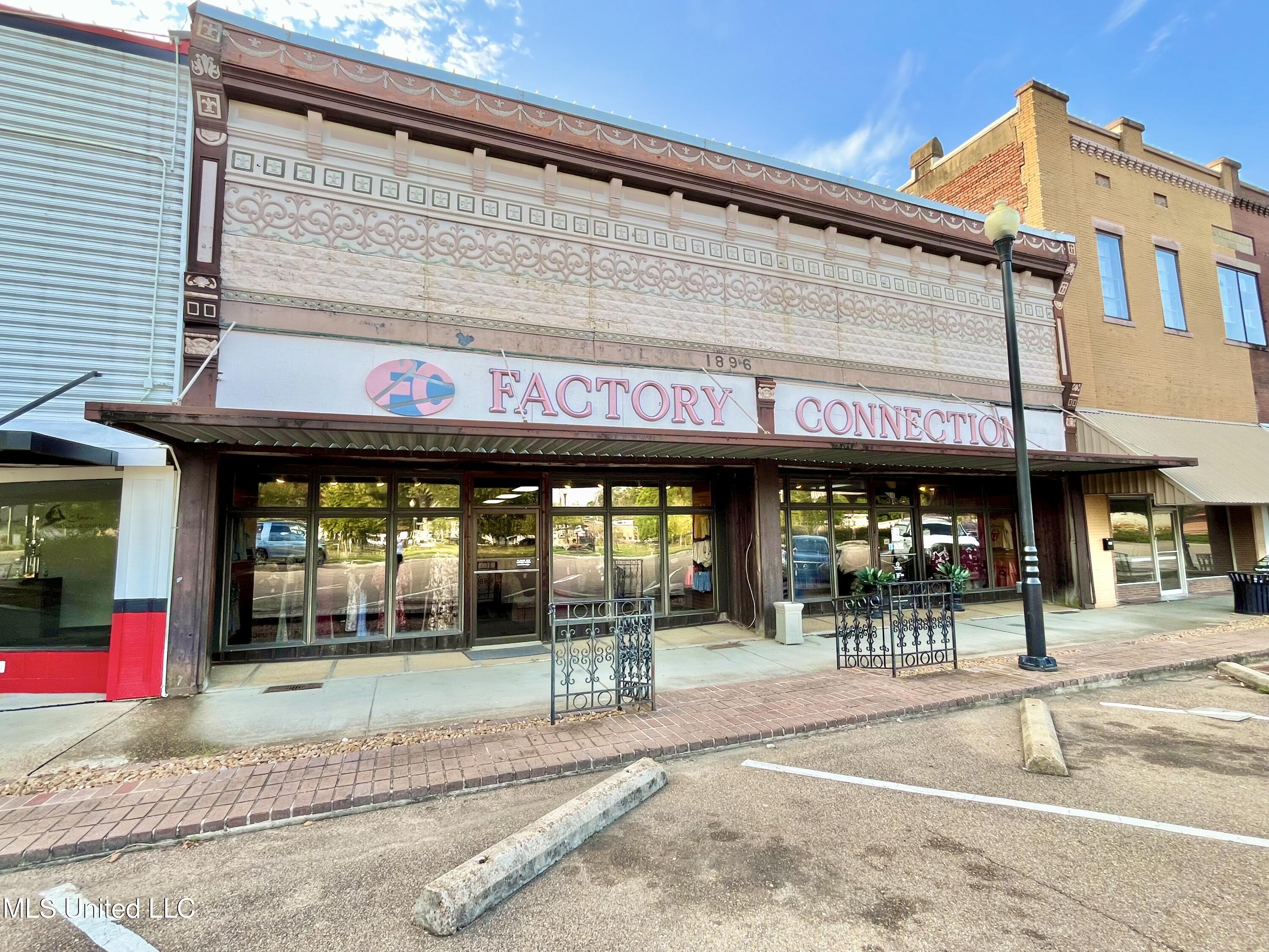 312 E Railroad Avenue Property Photo 1