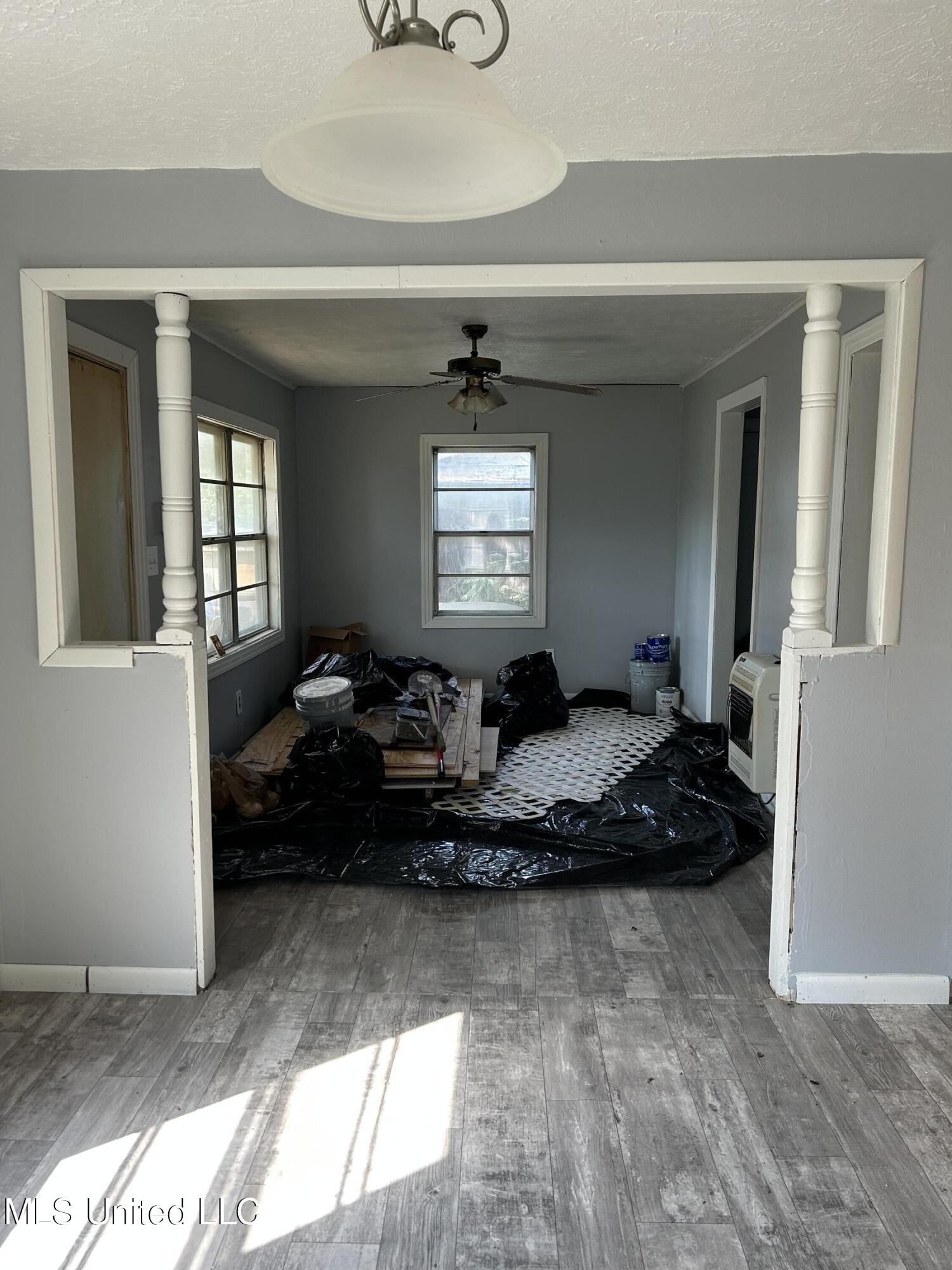 1017 Ne Washington Street Property Photo 3