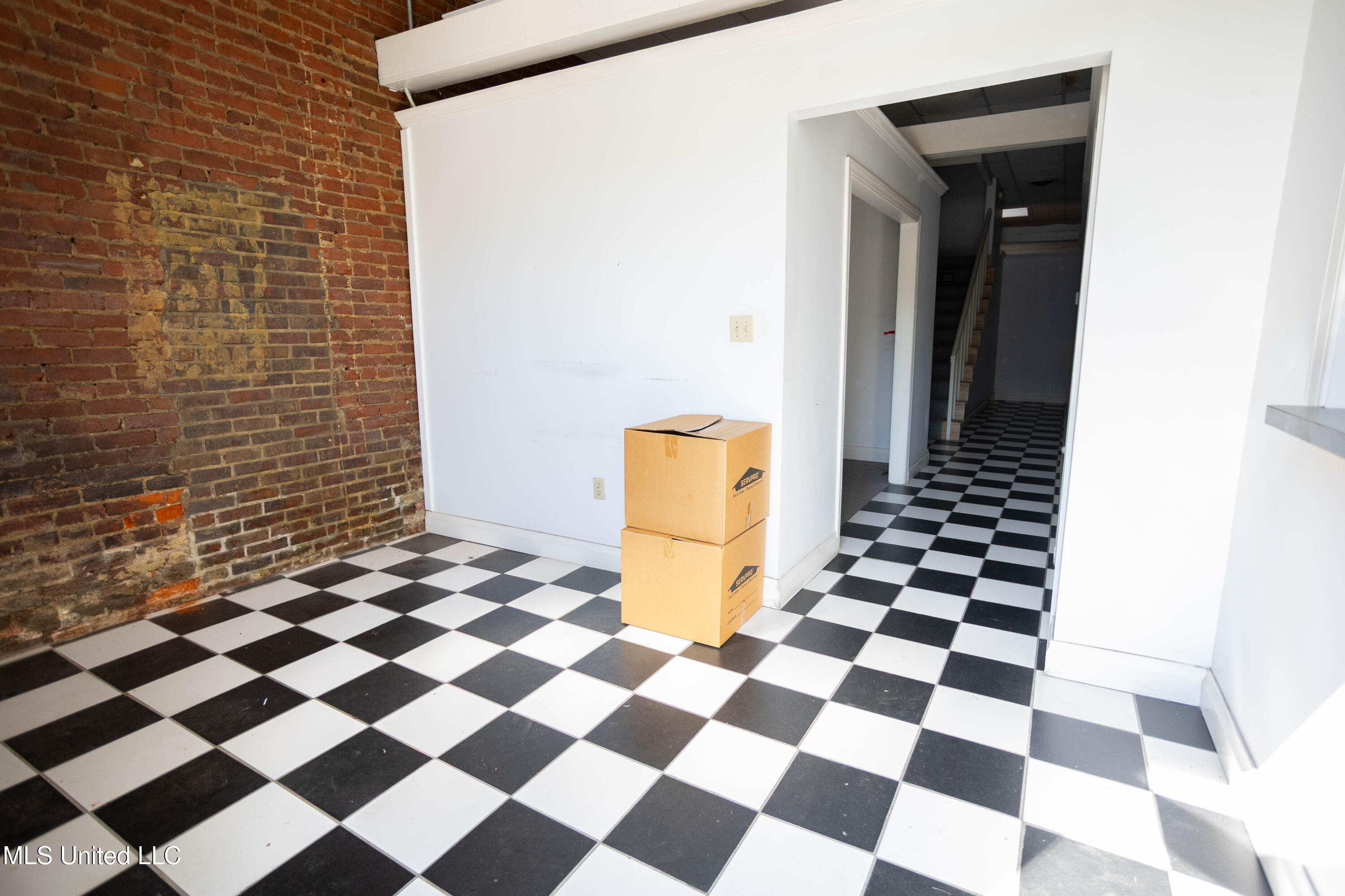 107 N State Street Property Photo 2