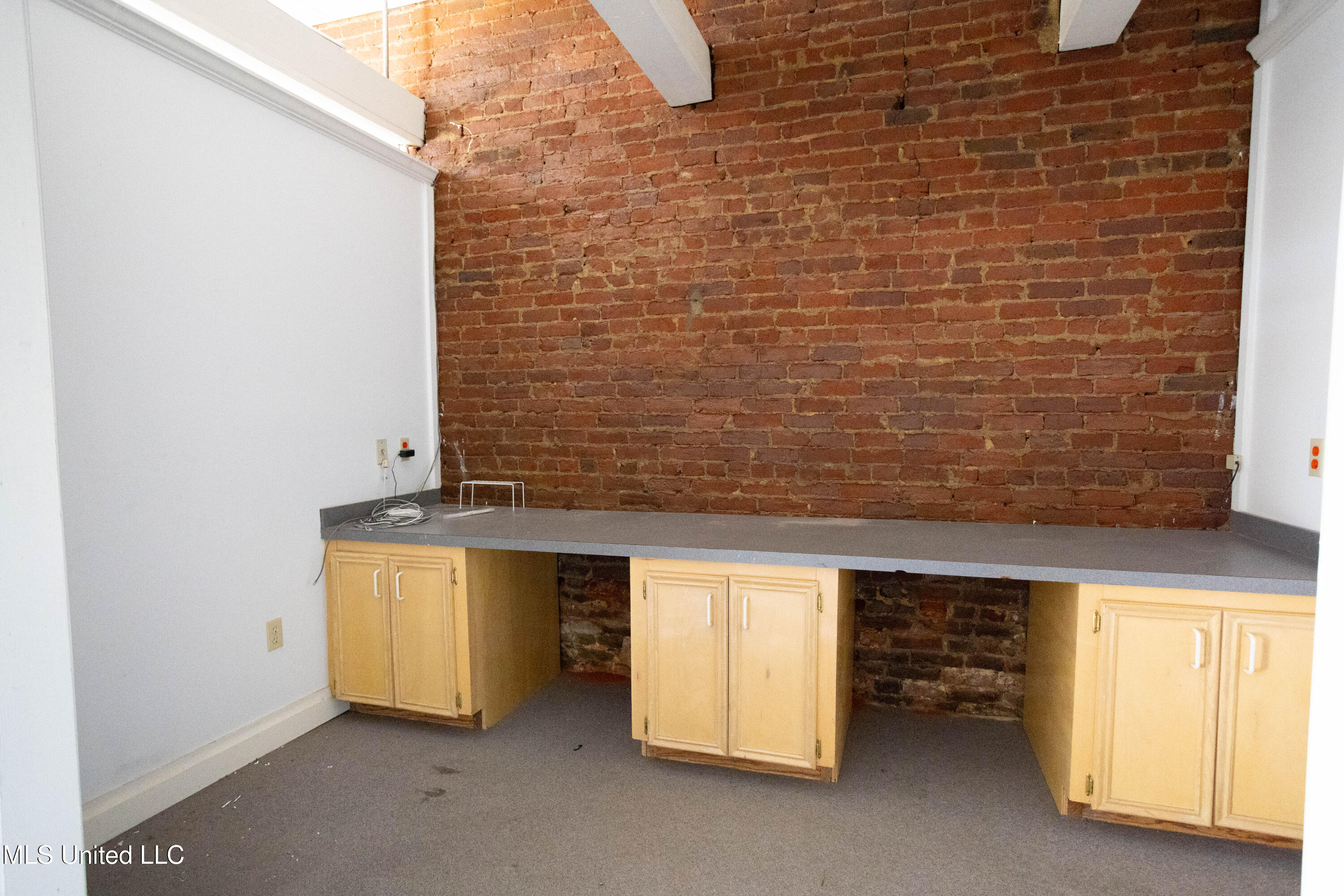 107 N State Street Property Photo 5