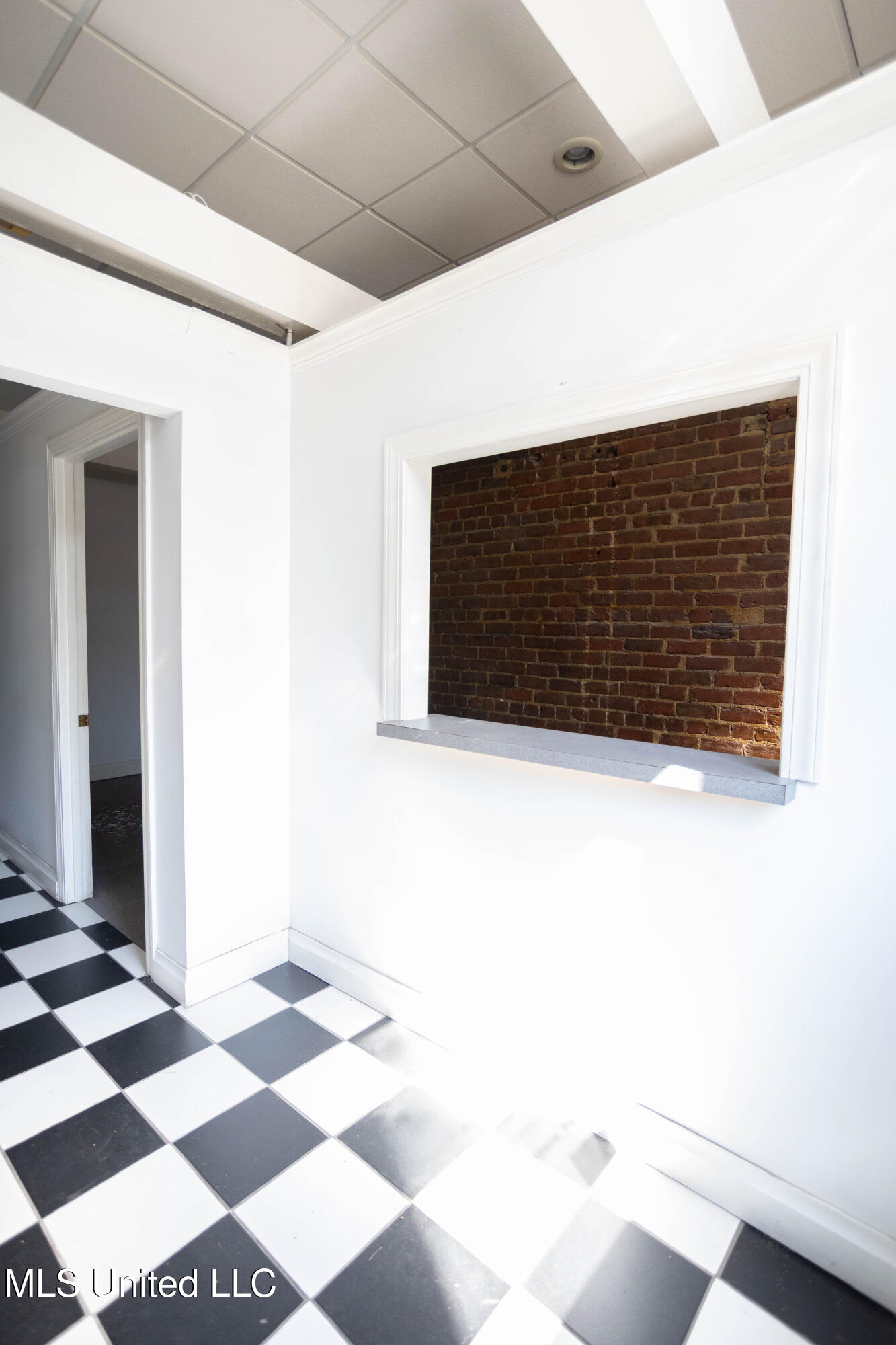 107 N State Street Property Photo 7