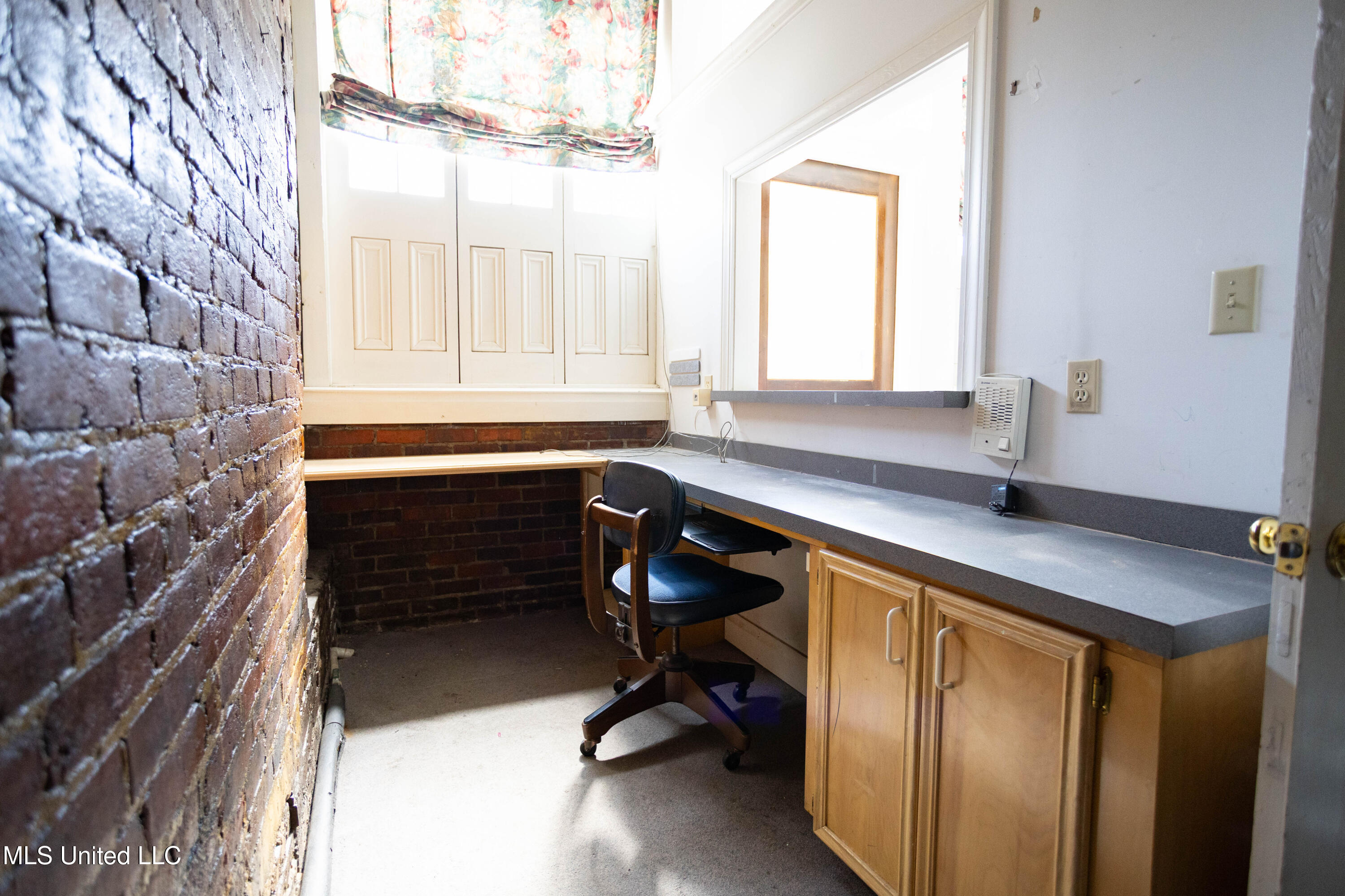 107 N State Street Property Photo 8