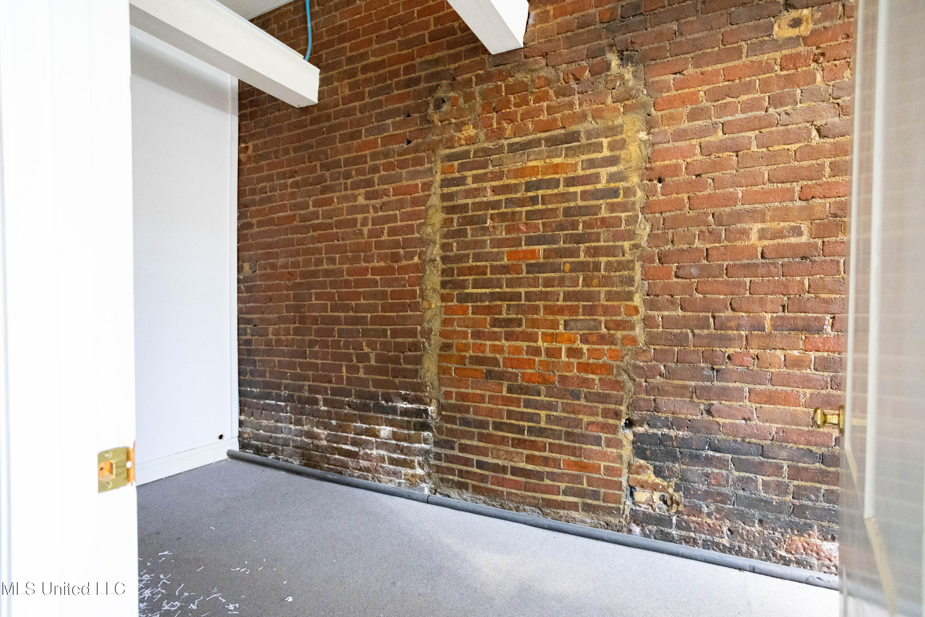 107 N State Street Property Photo 9