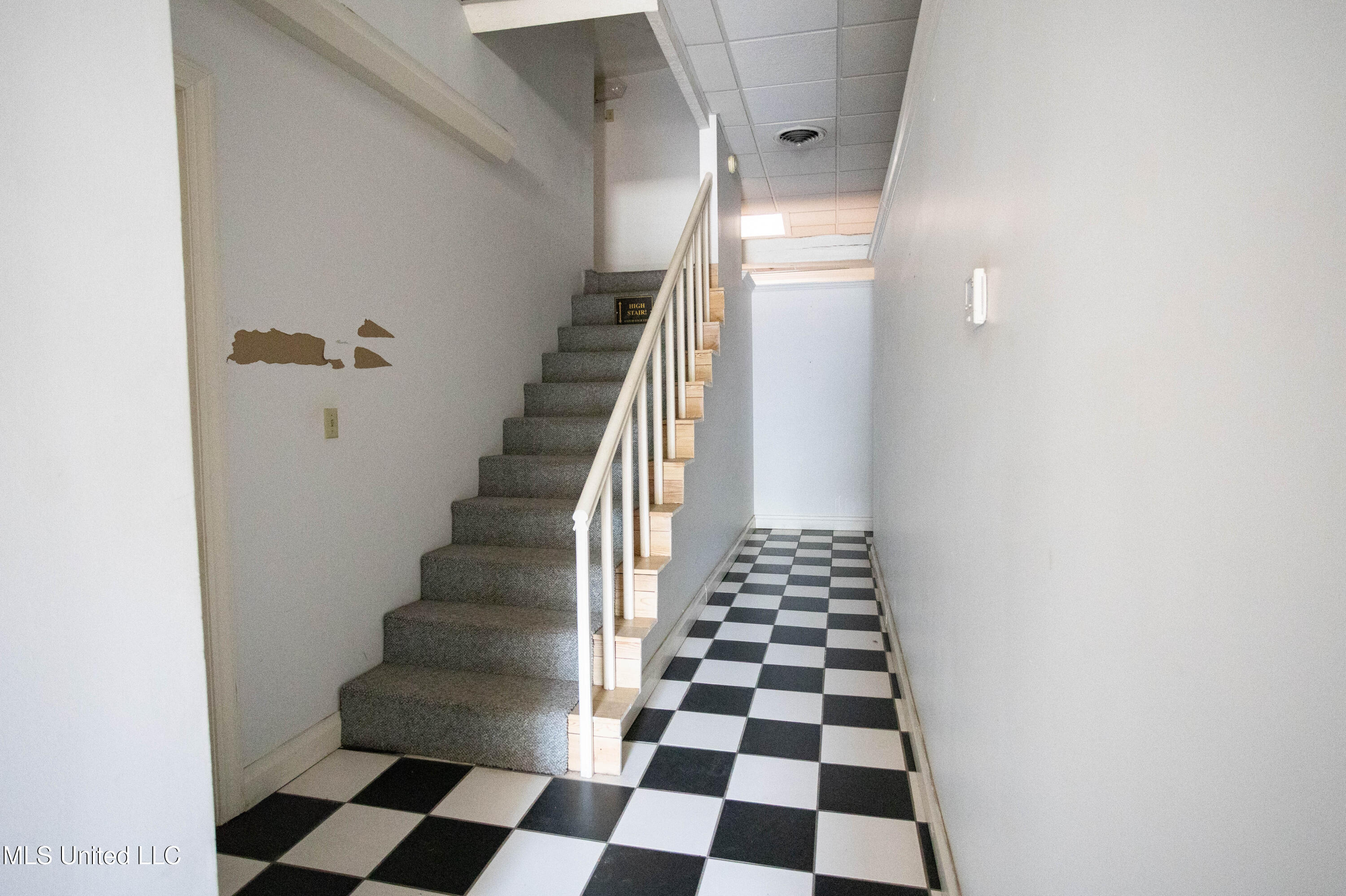 107 N State Street Property Photo 10