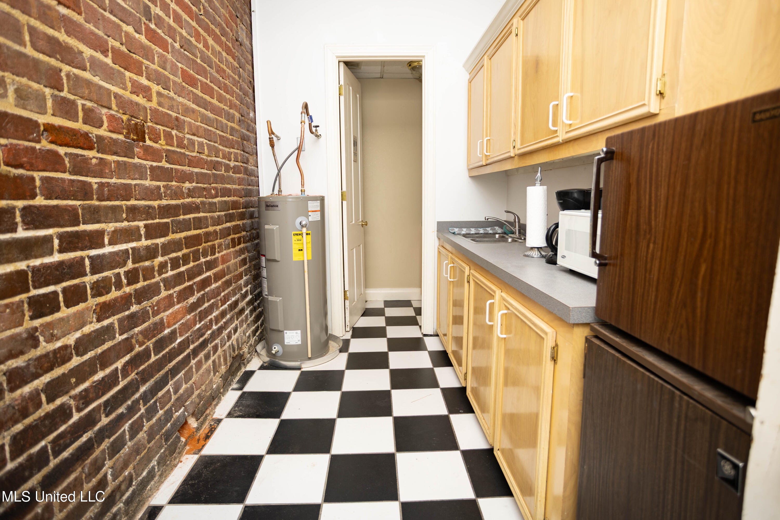 107 N State Street Property Photo 11